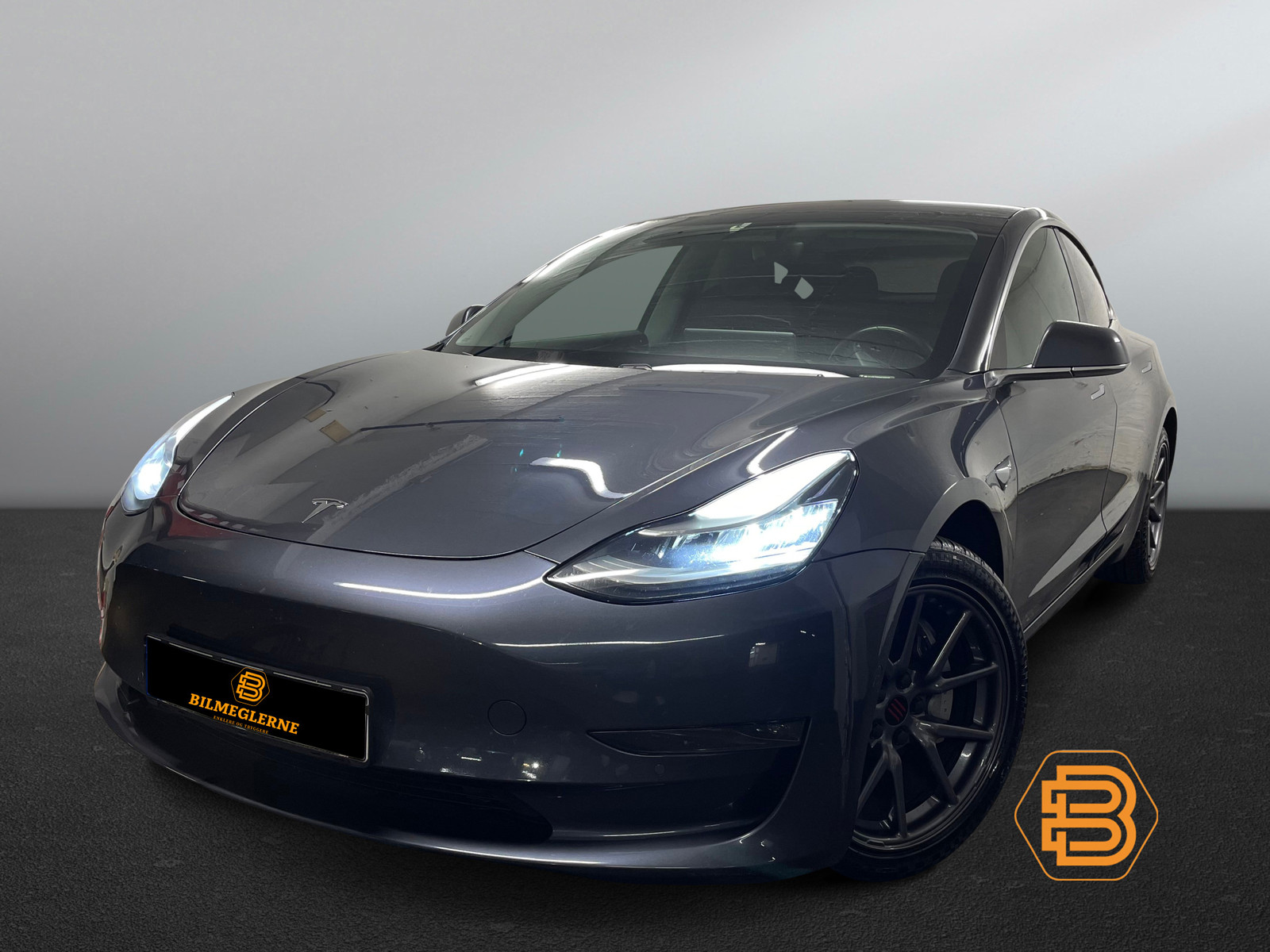 Tesla Model 3 image1