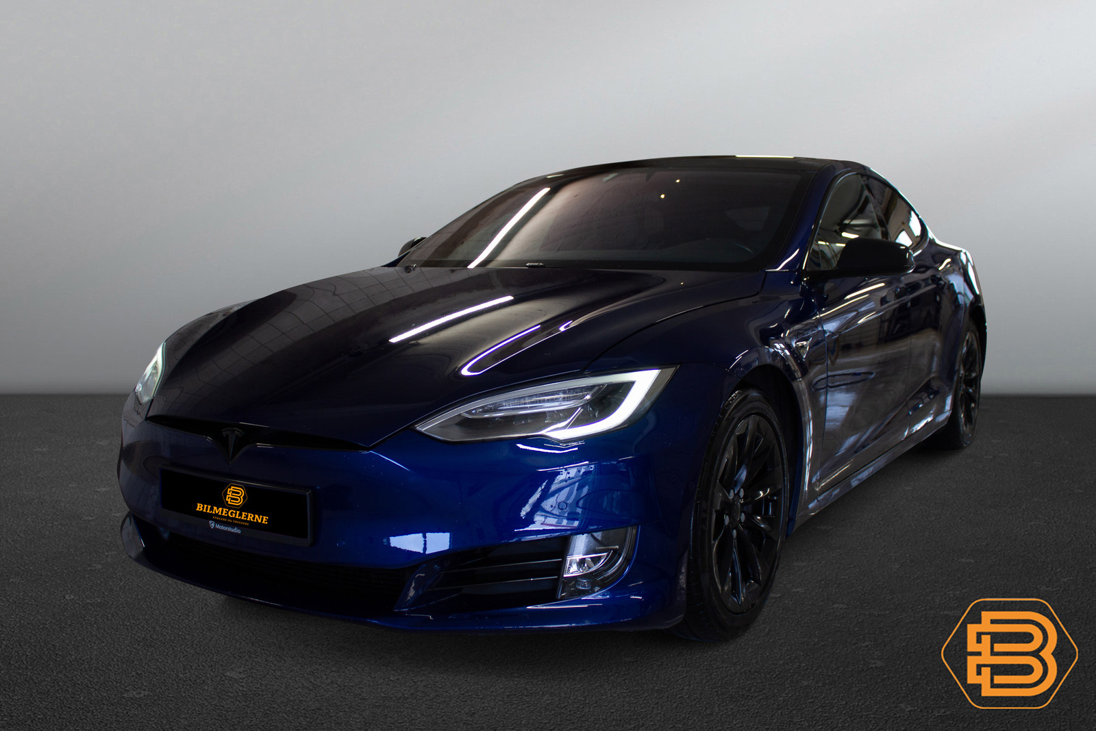 Tesla Model S image1