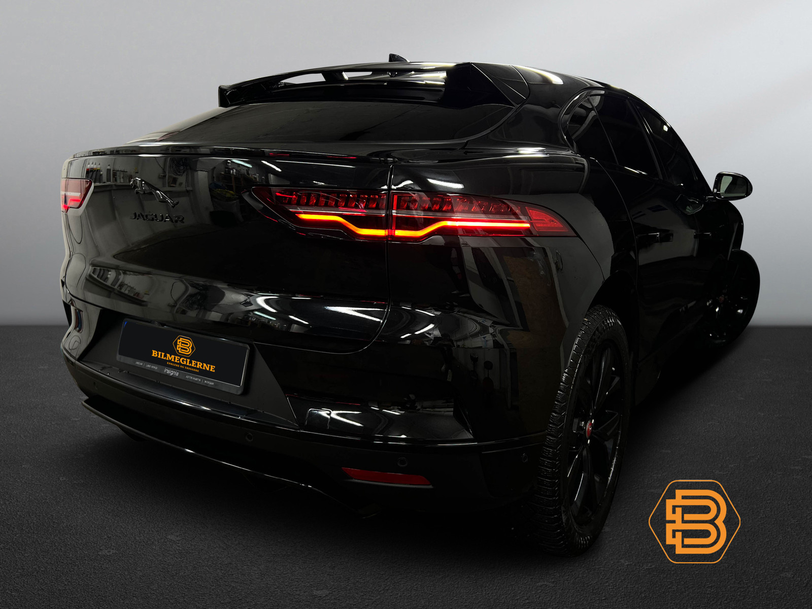 Jaguar I-PACE  image2