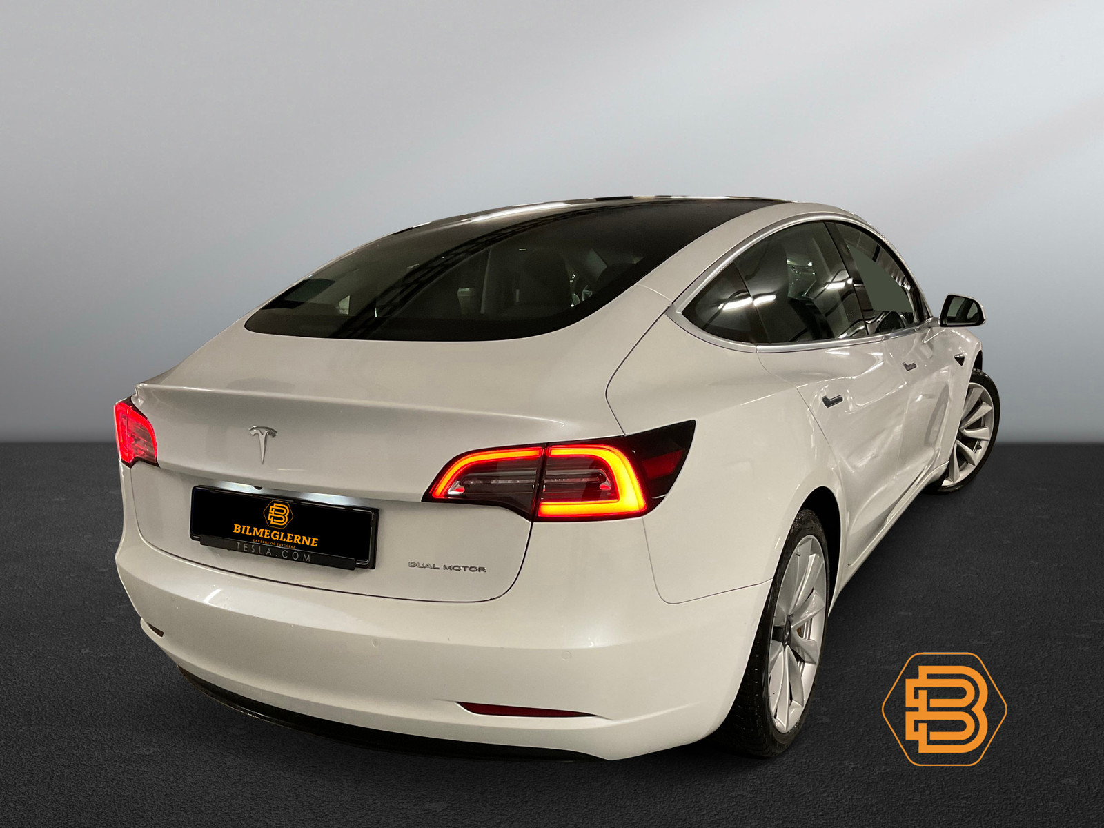 Tesla Model 3  image2