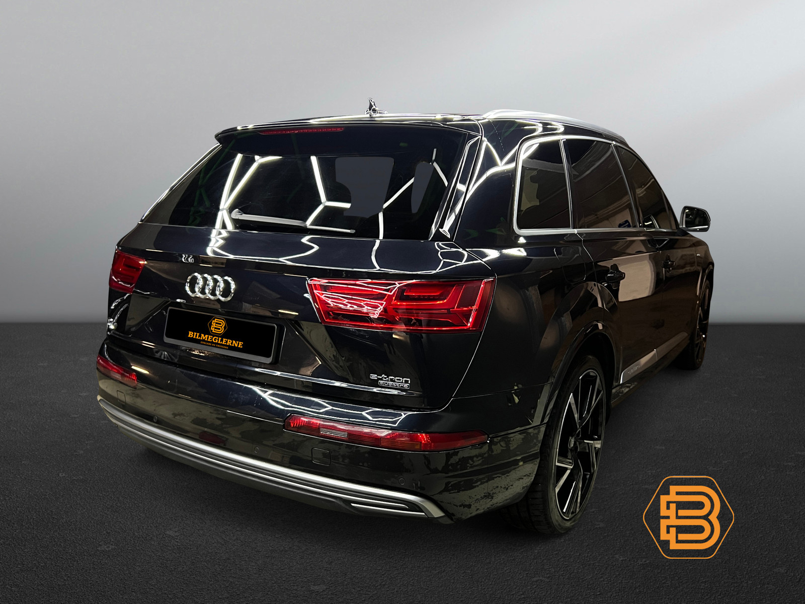 AUDI Q7 E TRON S-Line  image2