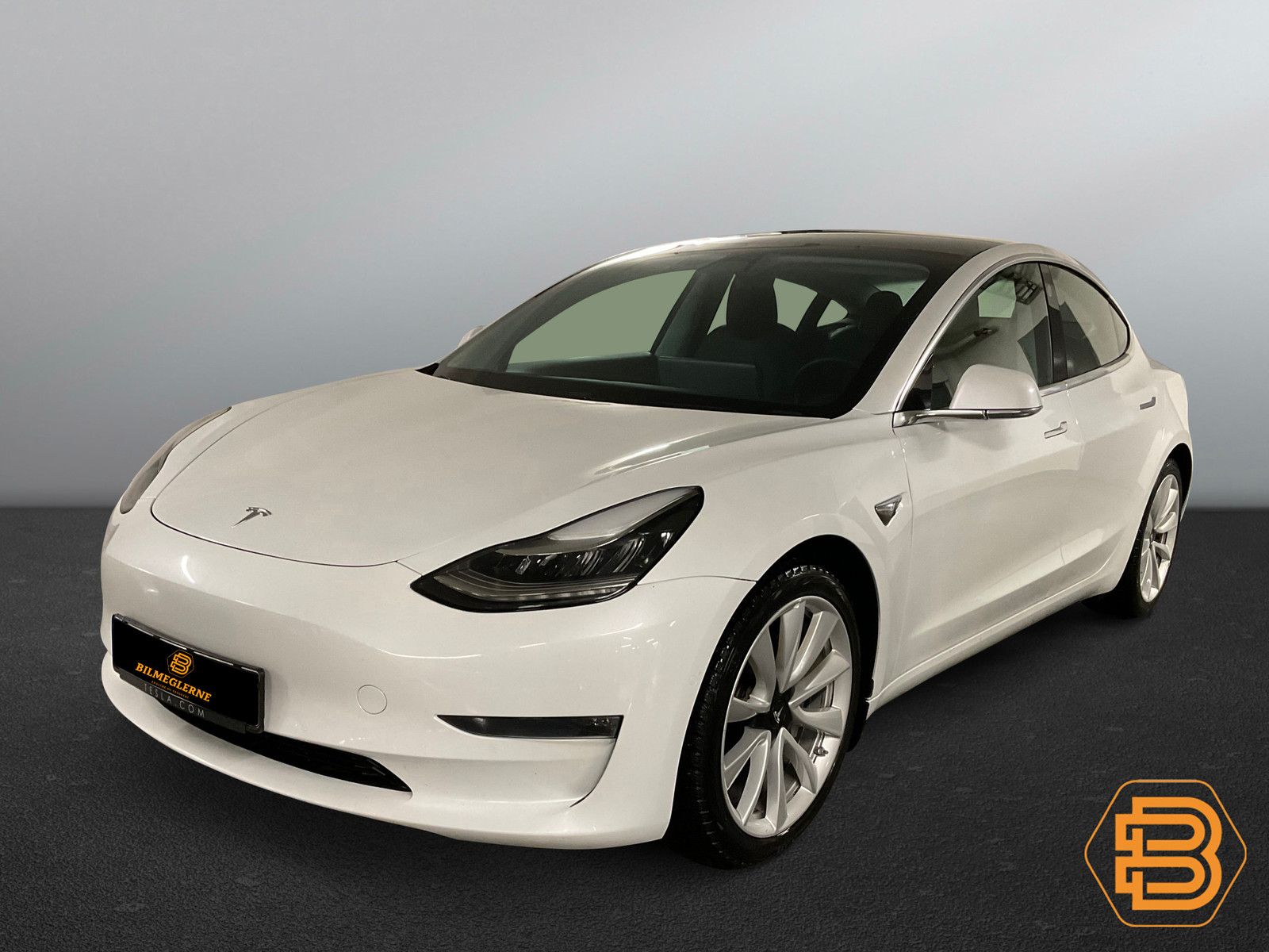 Tesla Model 3  image3