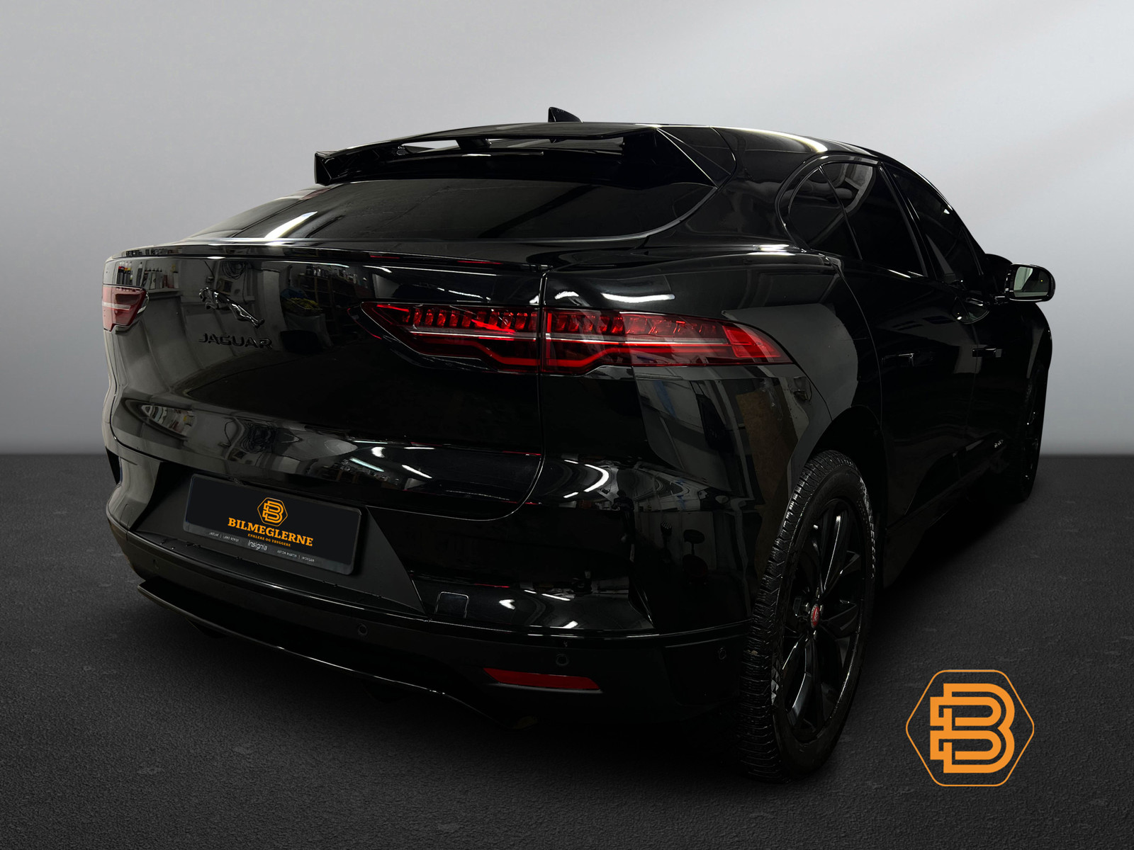 Jaguar I-PACE  image4
