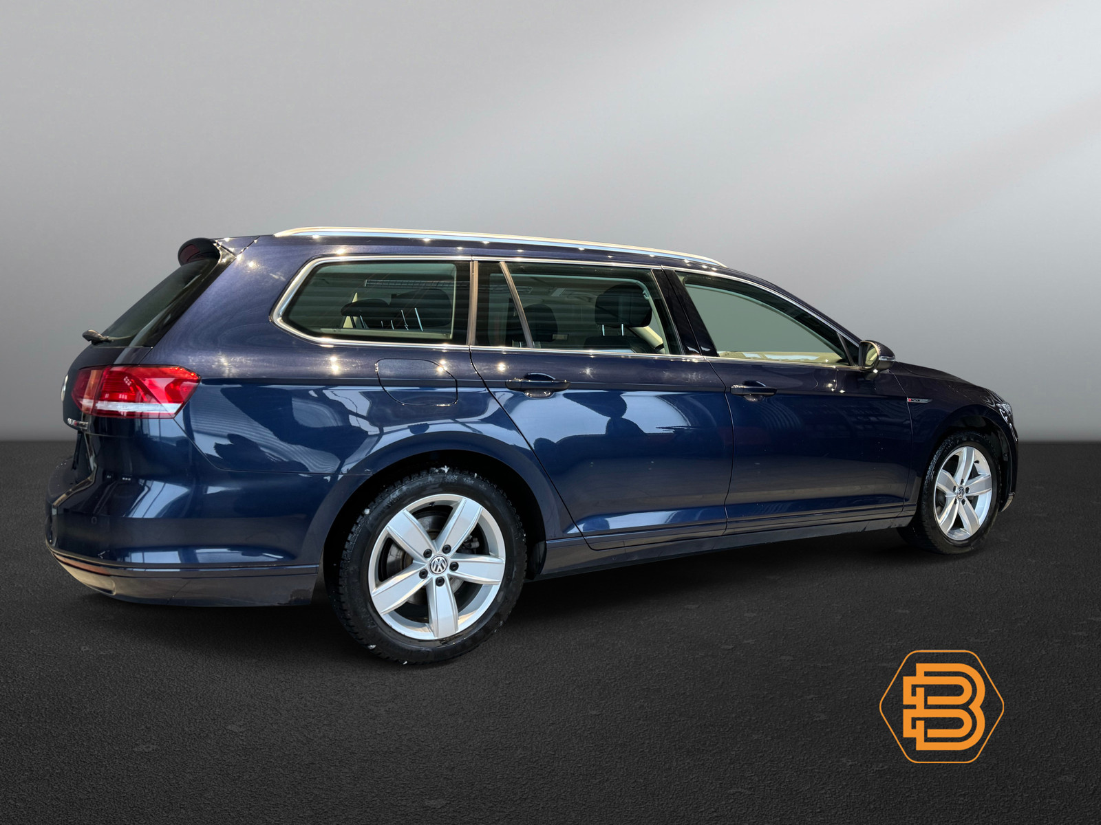 Volkswagen Passat  image4