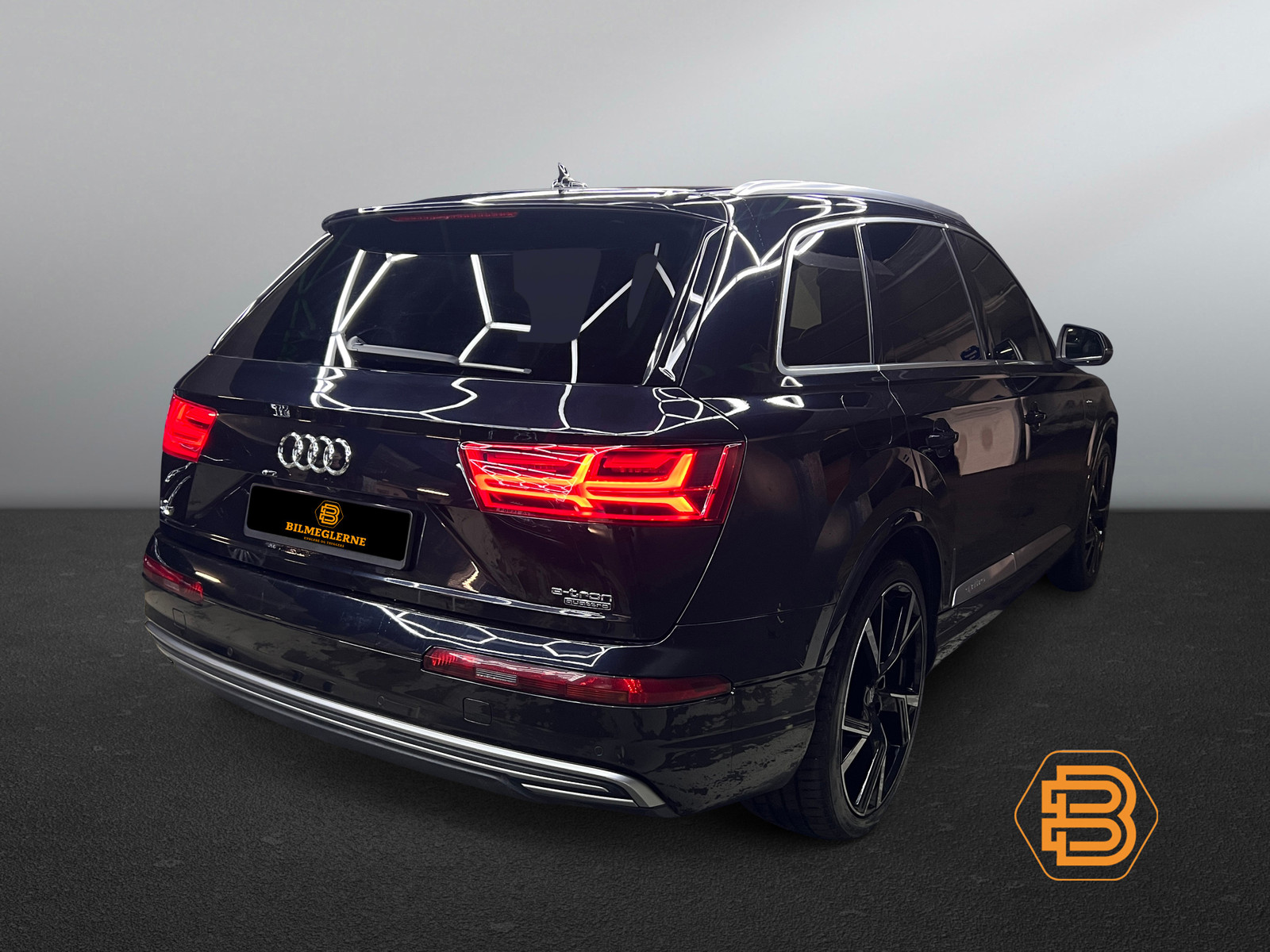 AUDI Q7 E TRON S-Line   image7