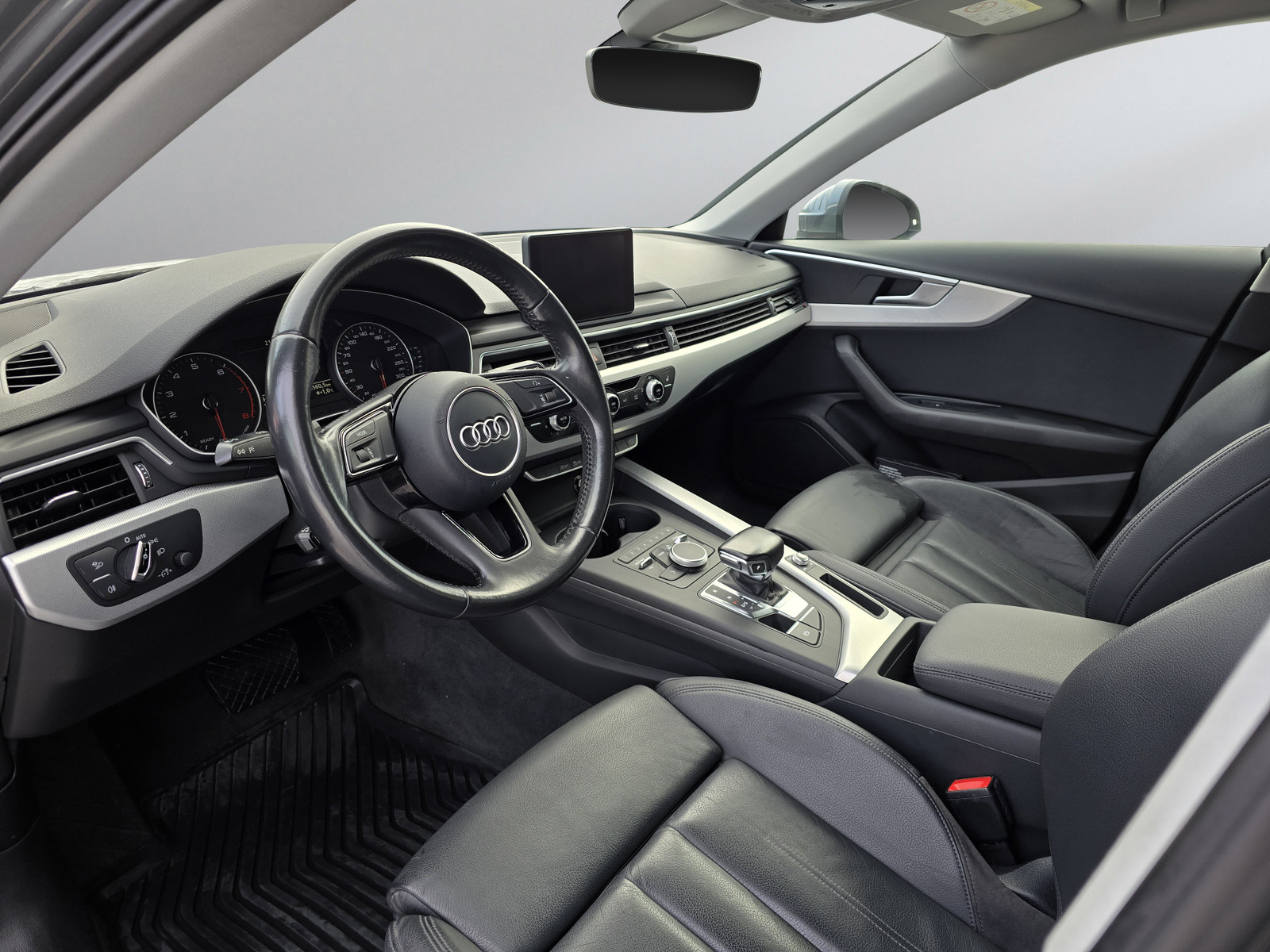 Audi A4   image8