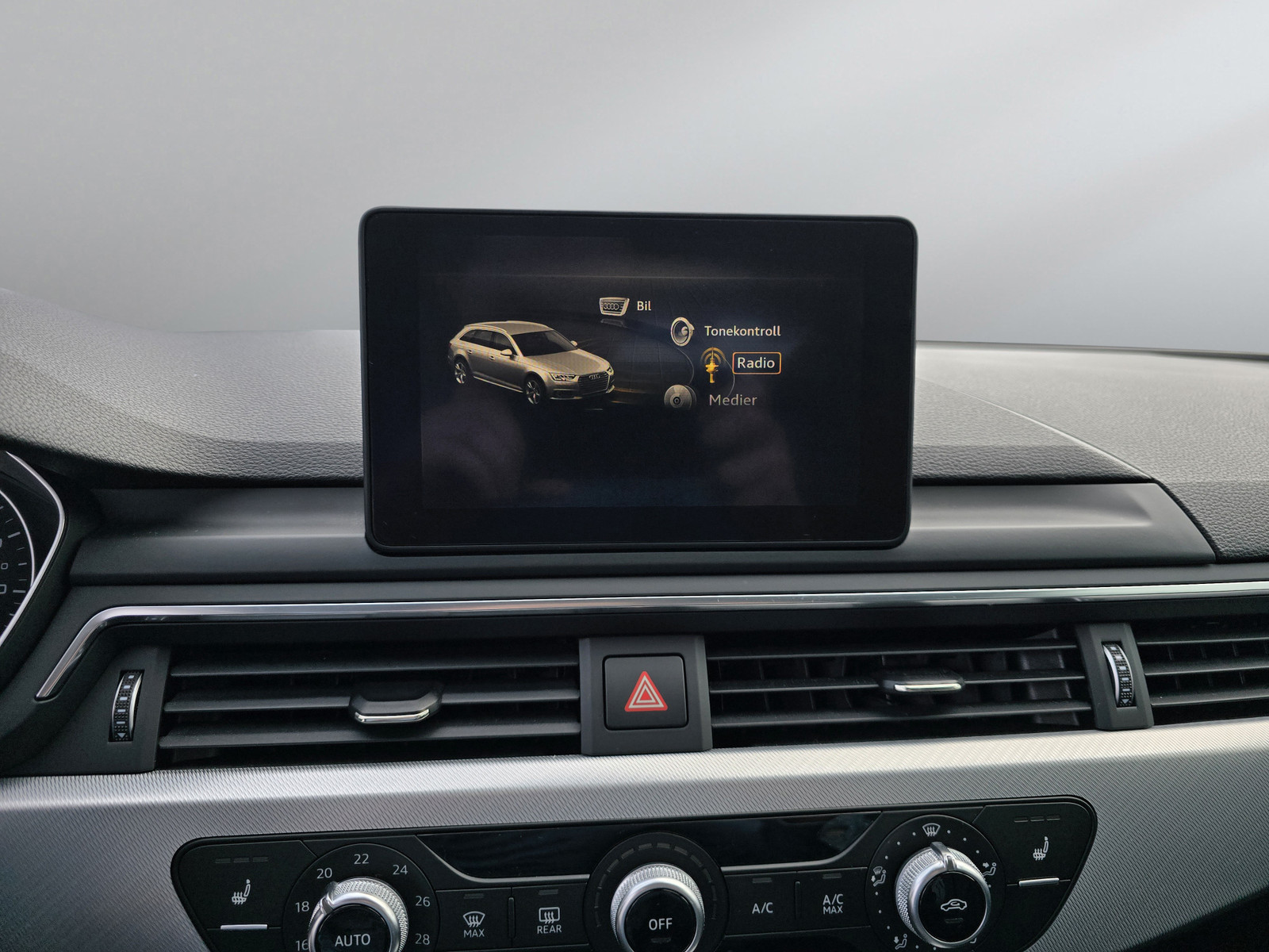 Audi A4   image11