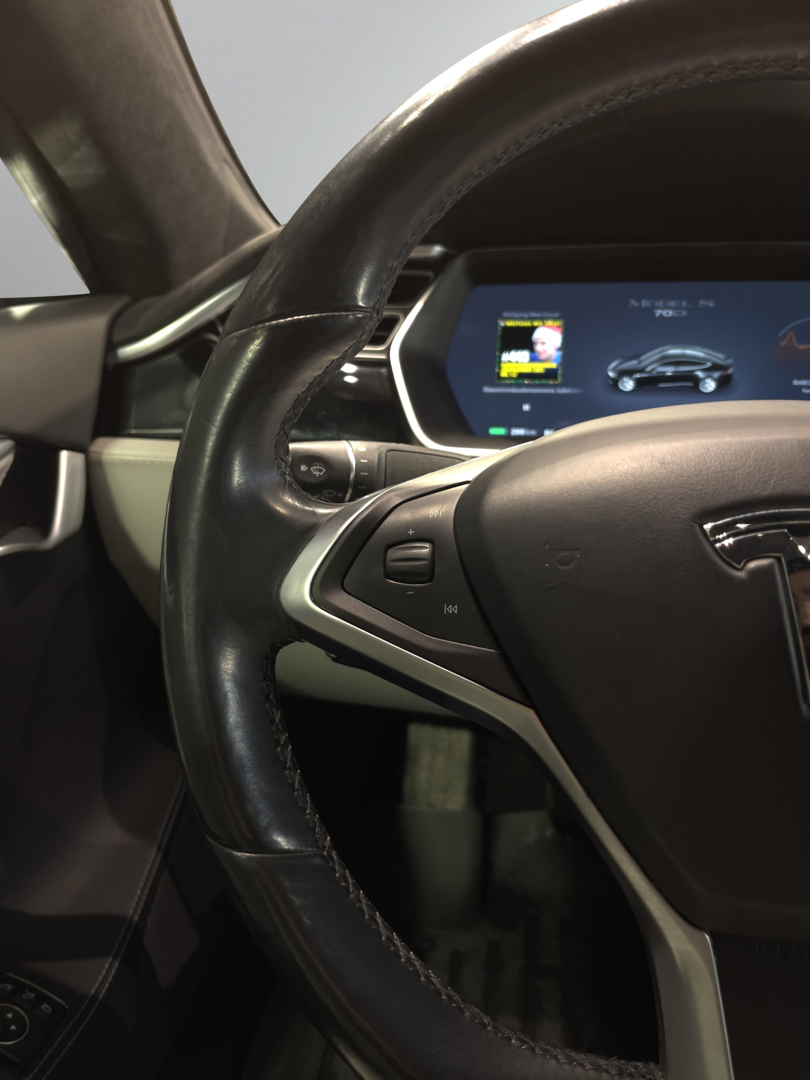Tesla Model S   image11