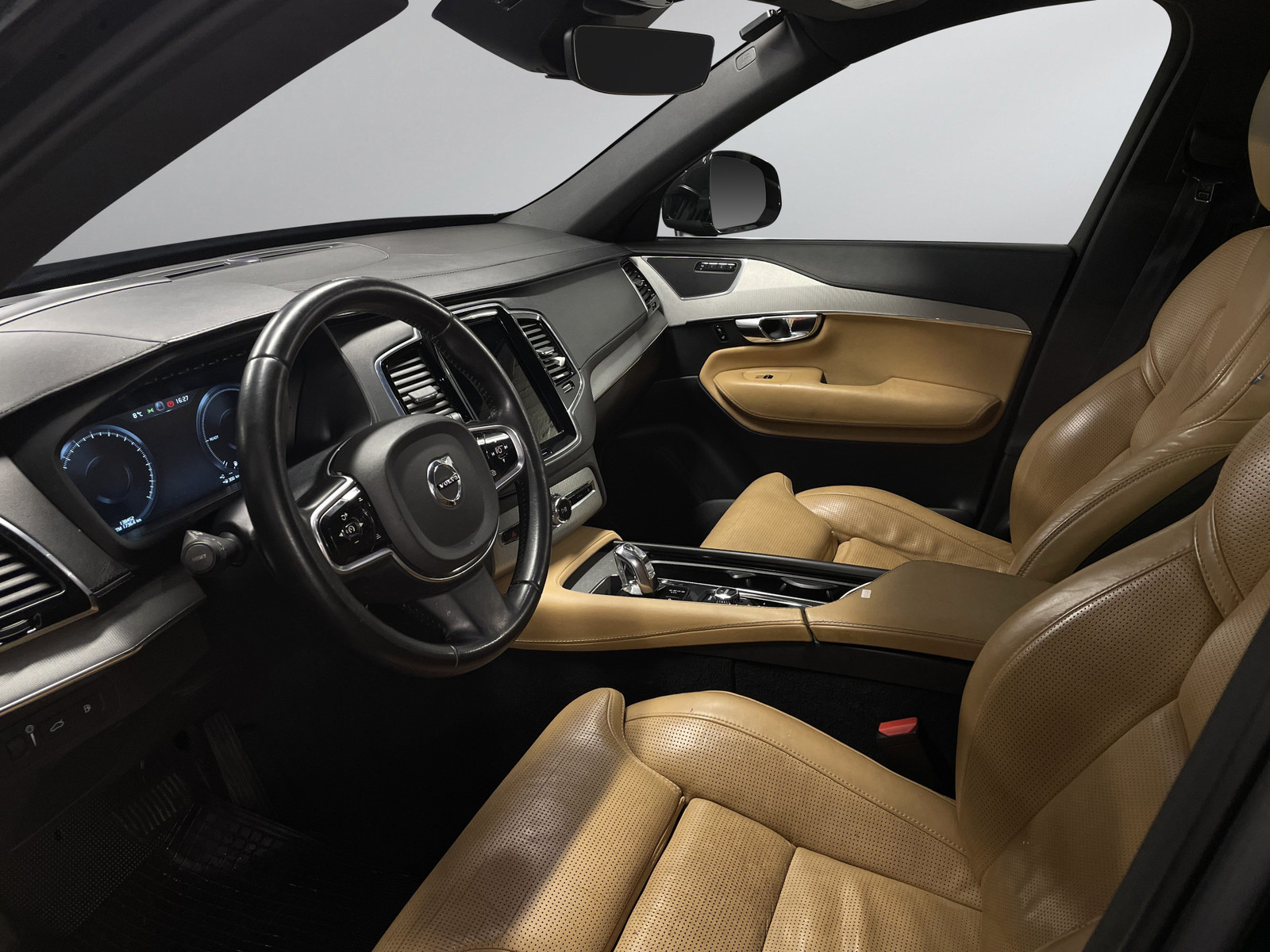 Volvo XC90   image13