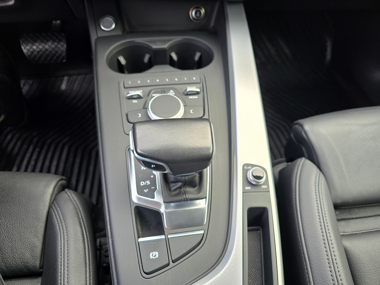 Audi A4   image13