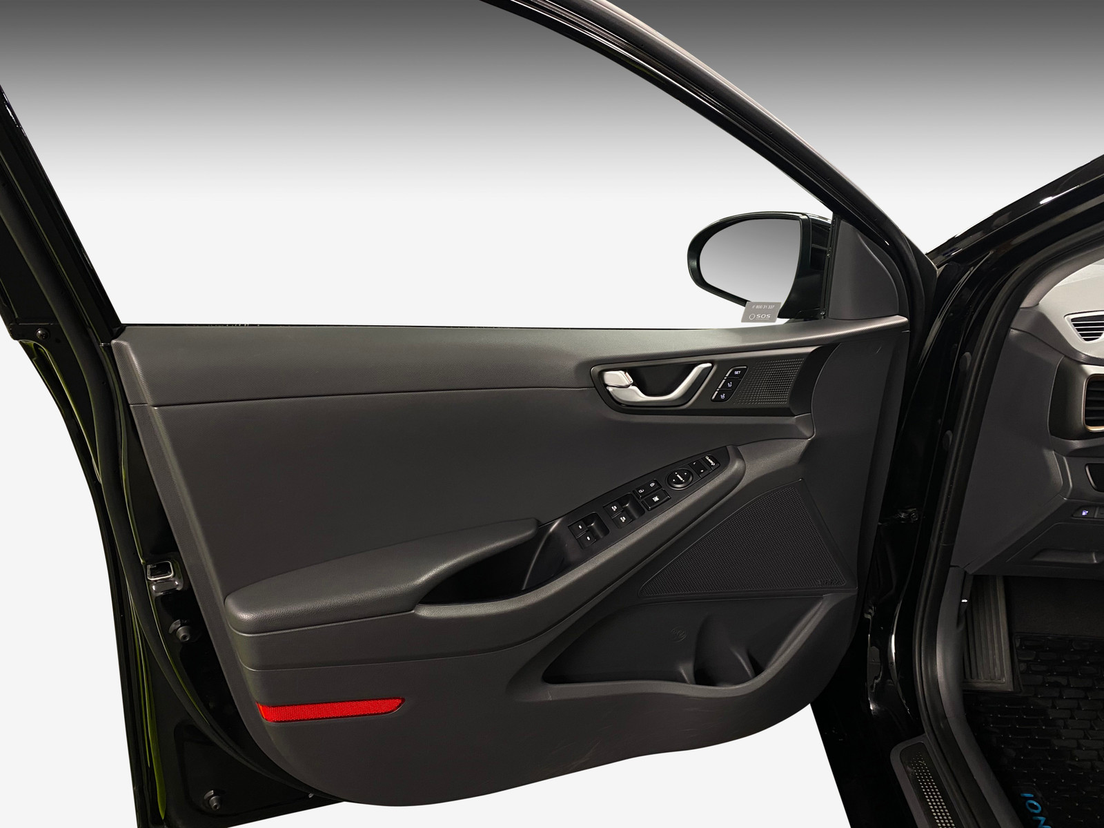 Hyundai IONIQ   image15