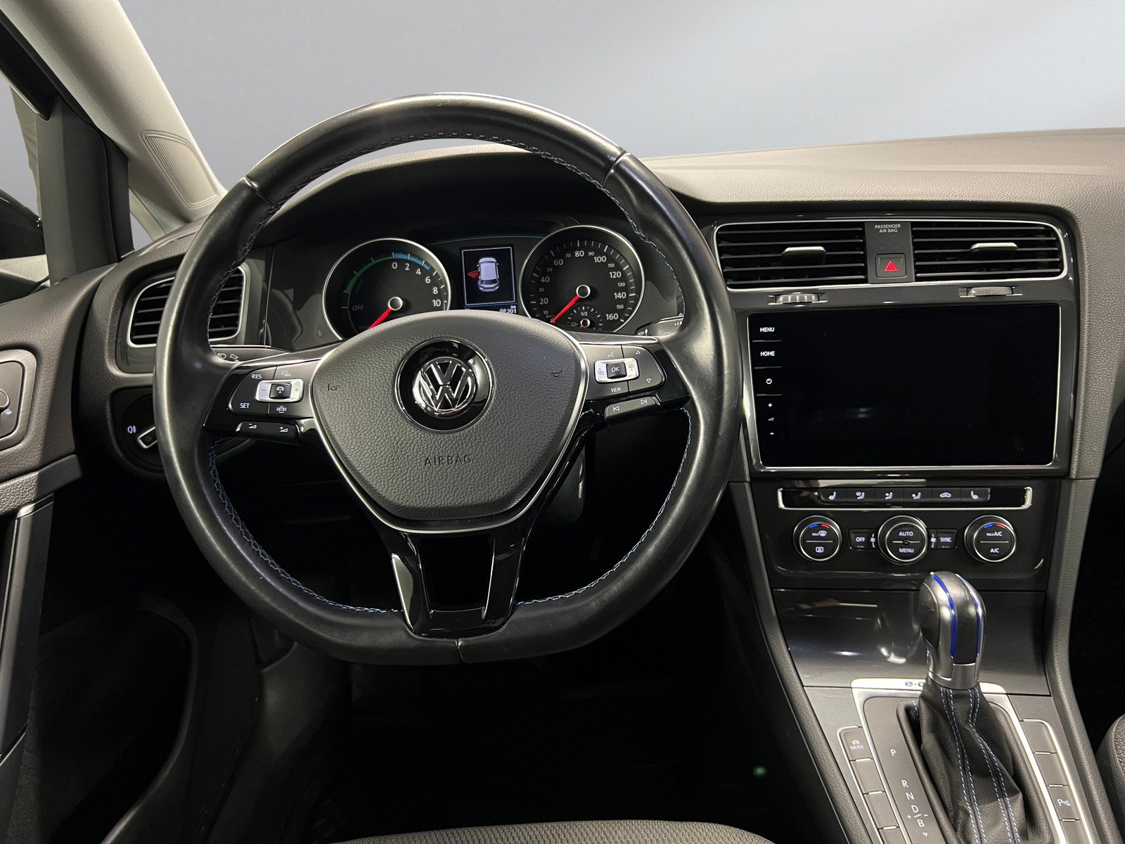 Volkswagen Golf   image16