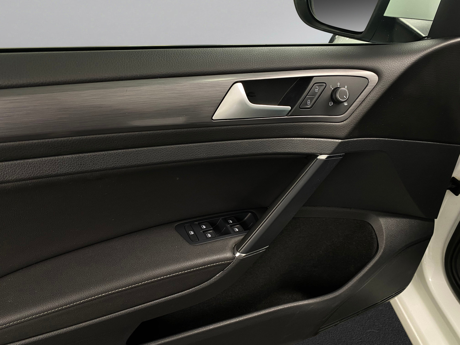 Volkswagen Golf   image16