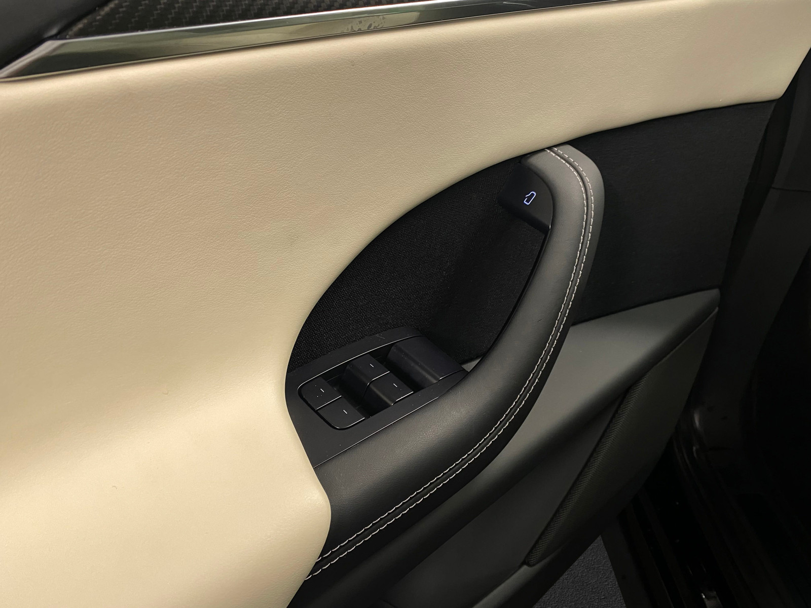 Tesla Model X   image16