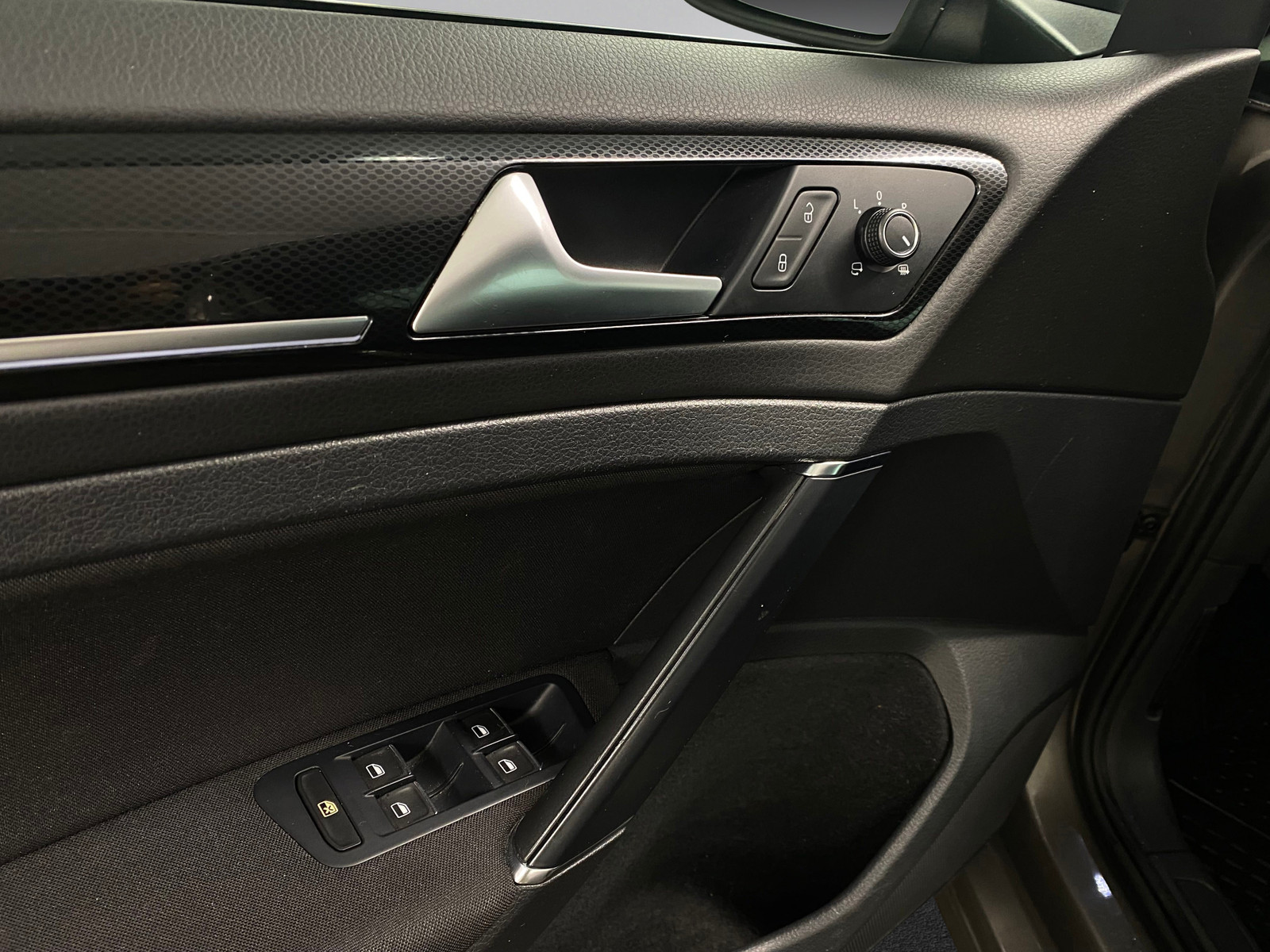 Volkswagen Golf   image16