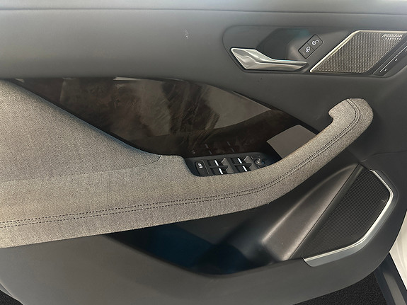 Jaguar I-Pace   image16