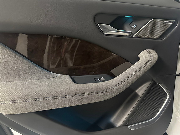Jaguar I-Pace   image19