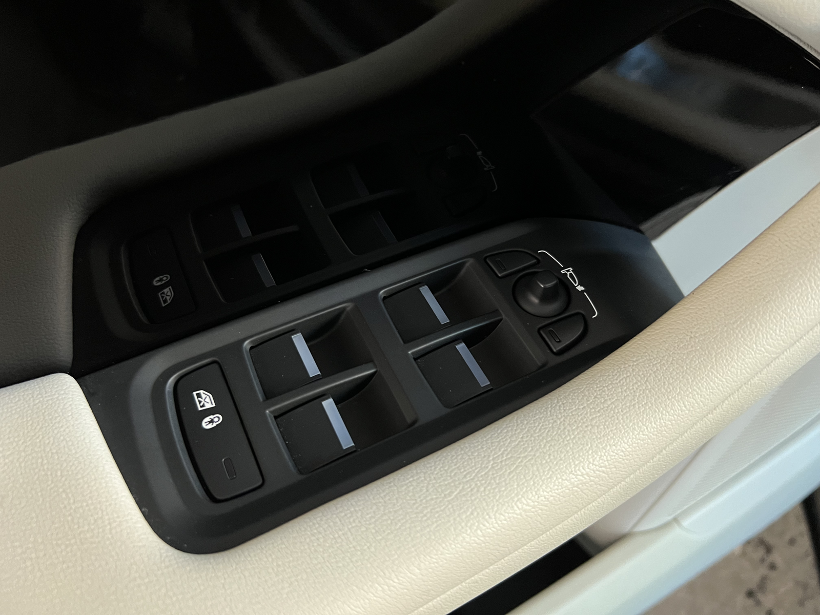 Jaguar I-PACE   image20