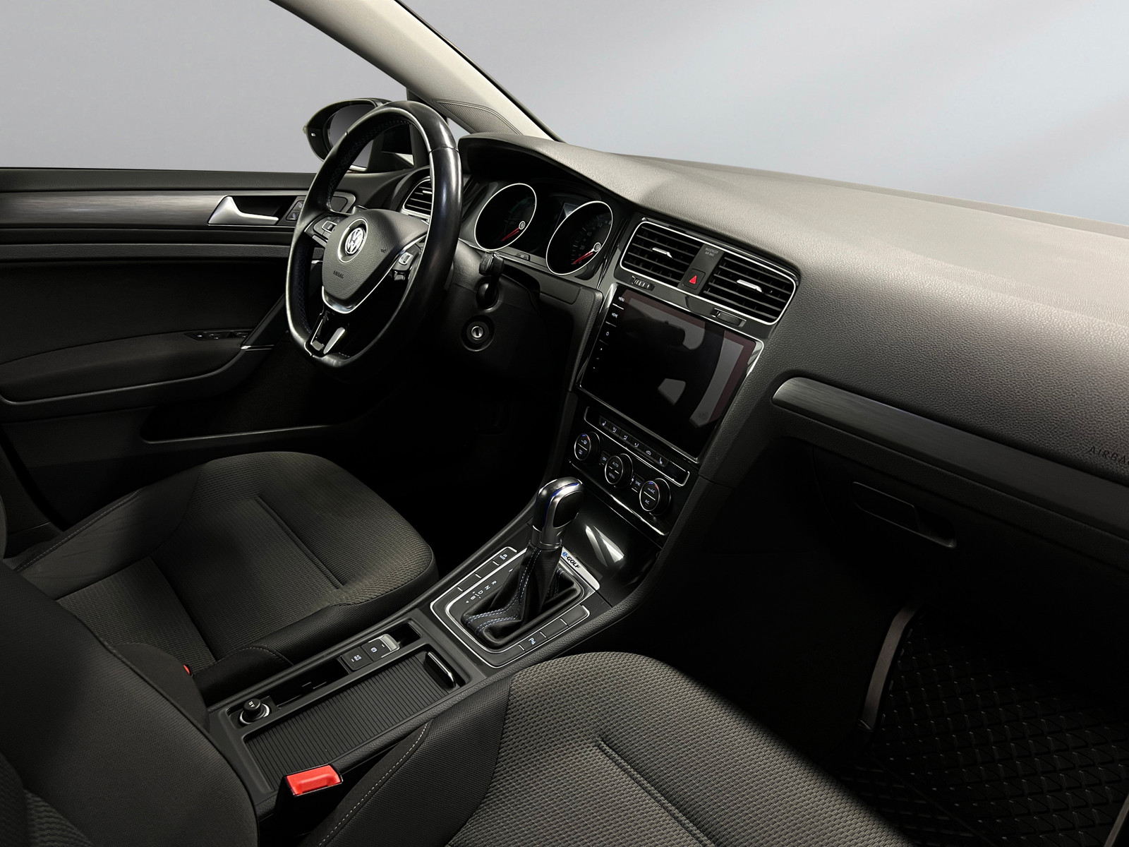 Volkswagen Golf   image20