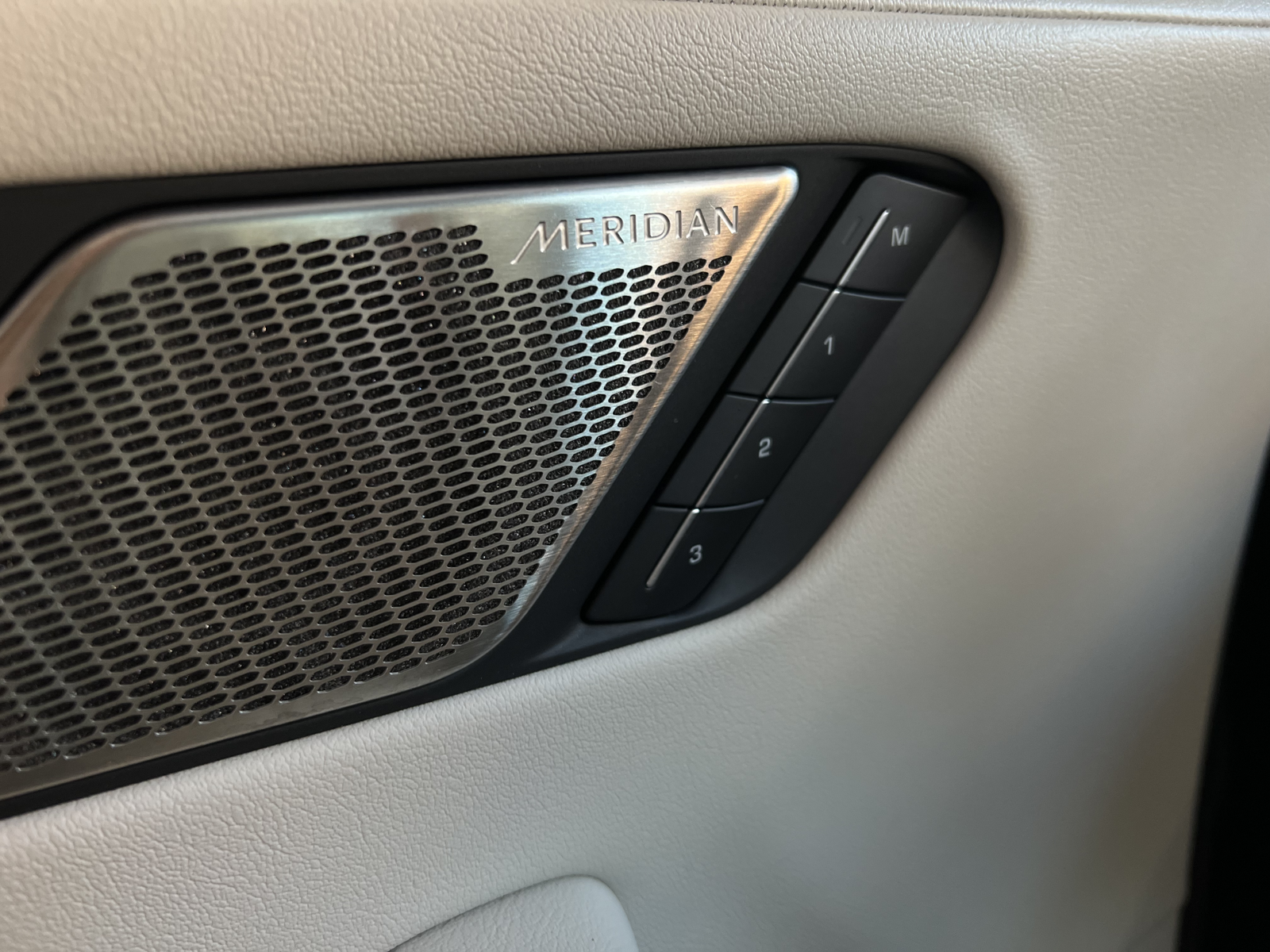 Jaguar I-PACE   image21