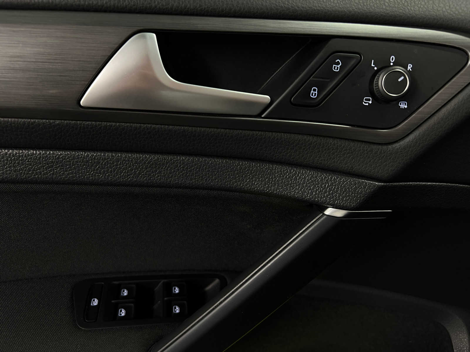 Volkswagen Golf   image21