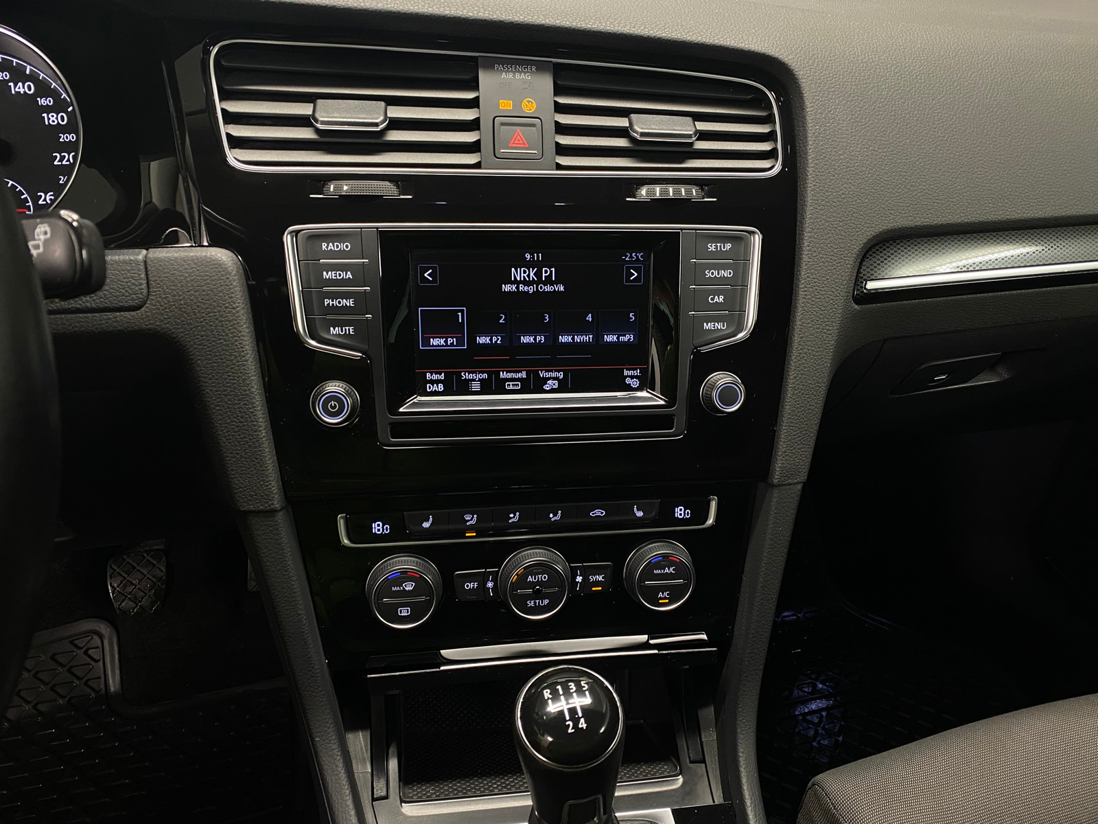 Volkswagen Golf   image21