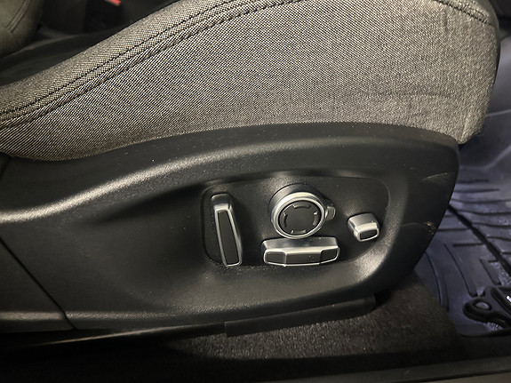 Jaguar I-Pace   image21