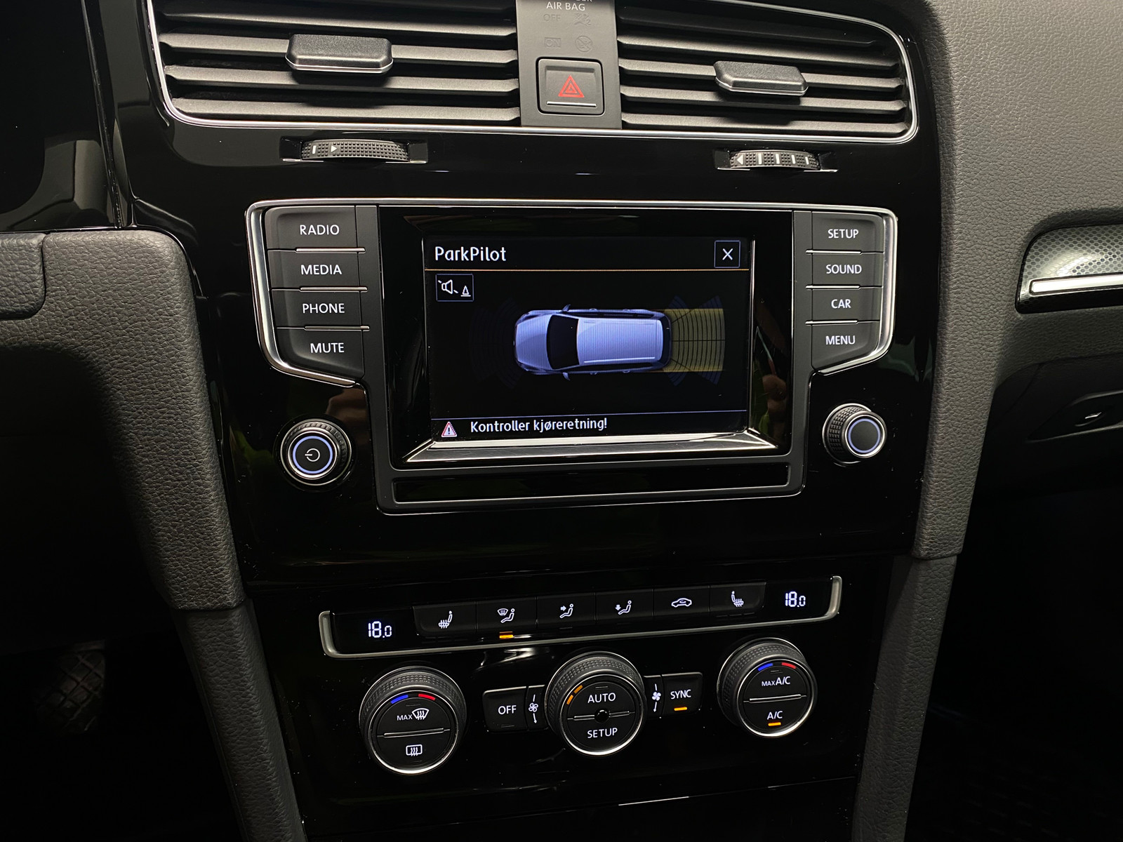 Volkswagen Golf   image22