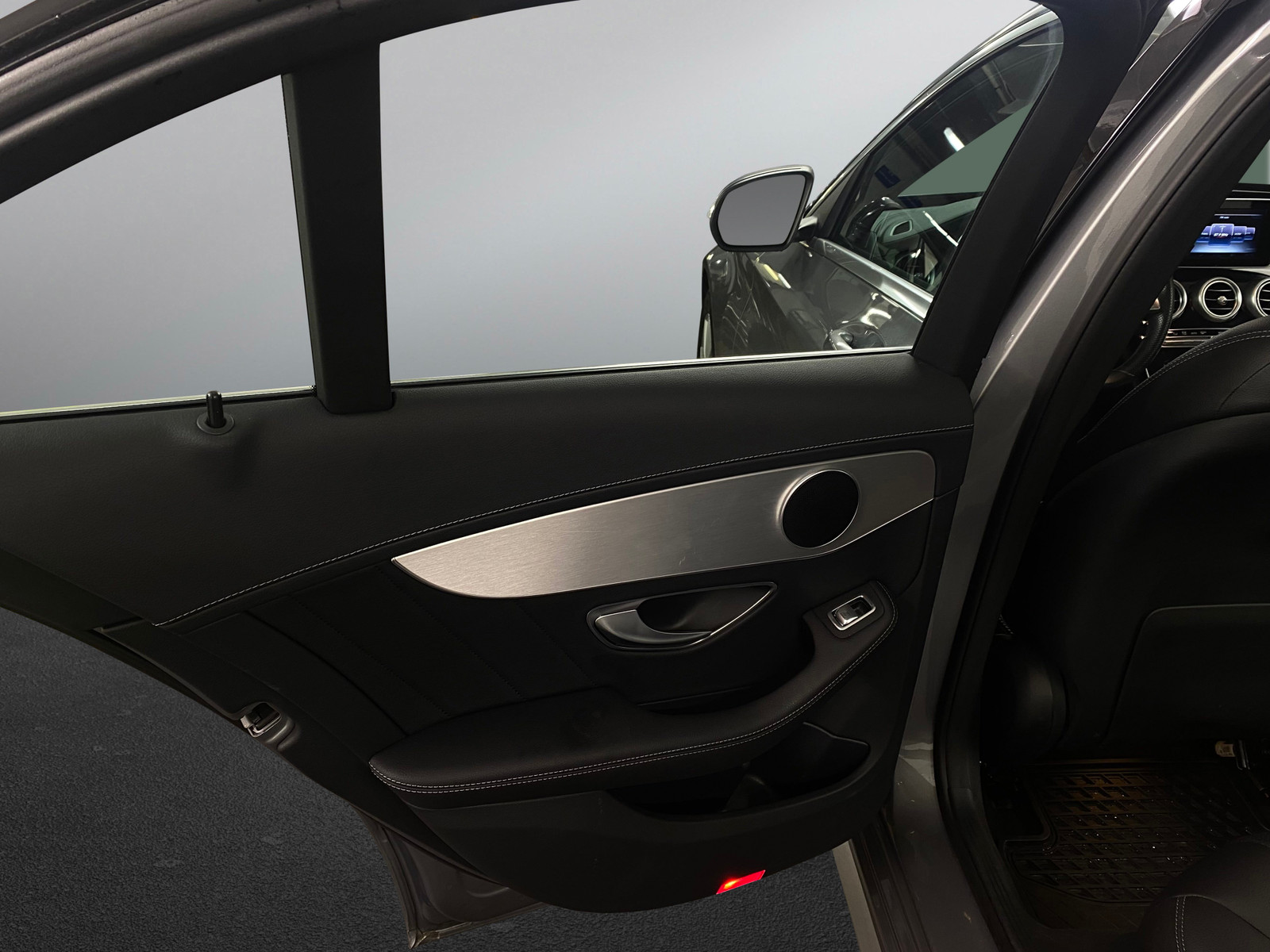 Mercedes-Benz C-Klasse   image23