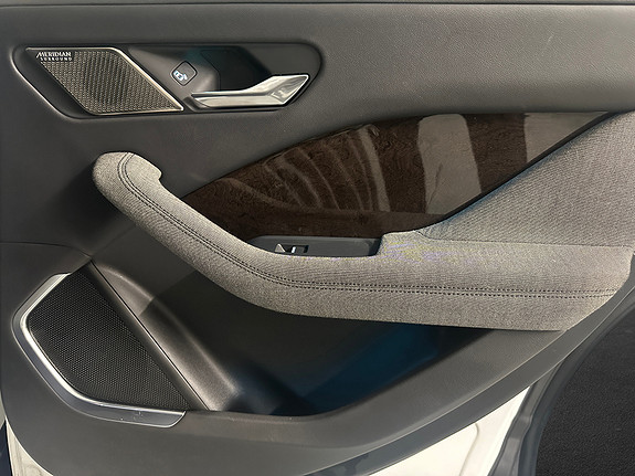 Jaguar I-Pace   image23