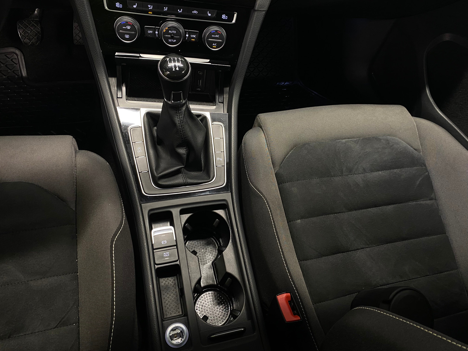 Volkswagen Golf   image23