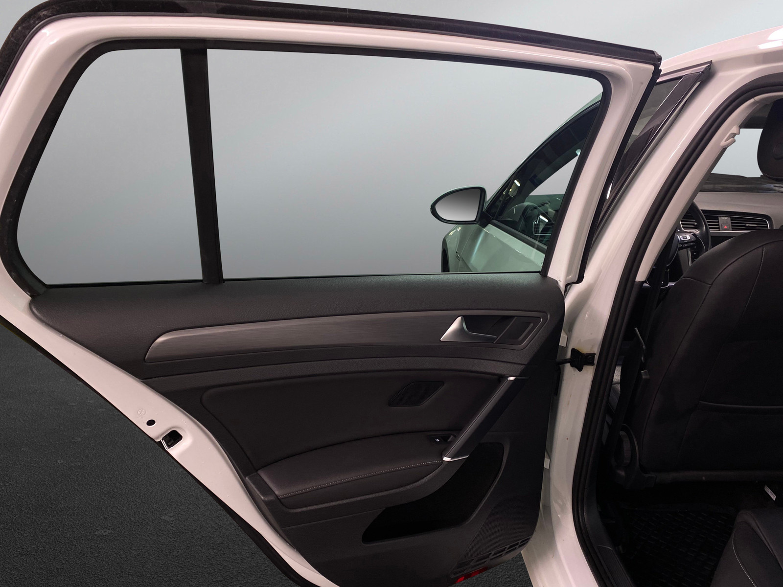 Volkswagen Golf   image23