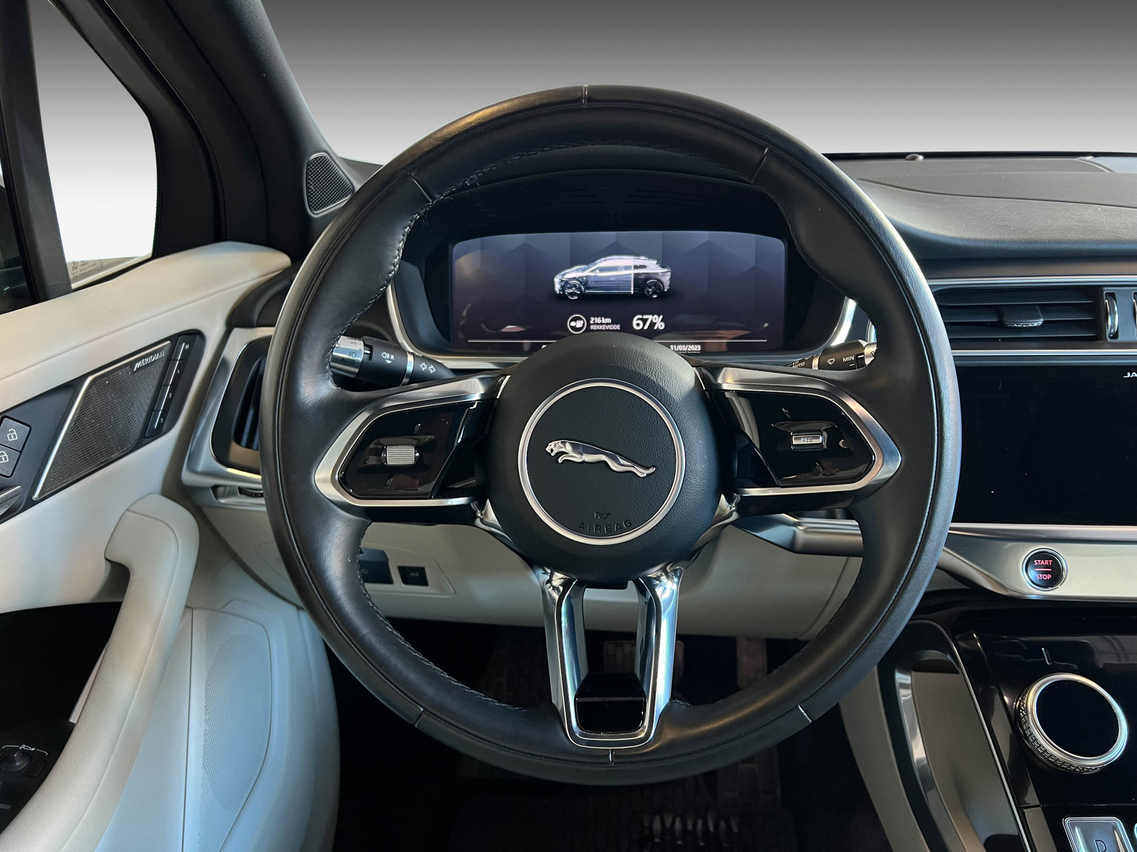 Jaguar I-PACE   image24