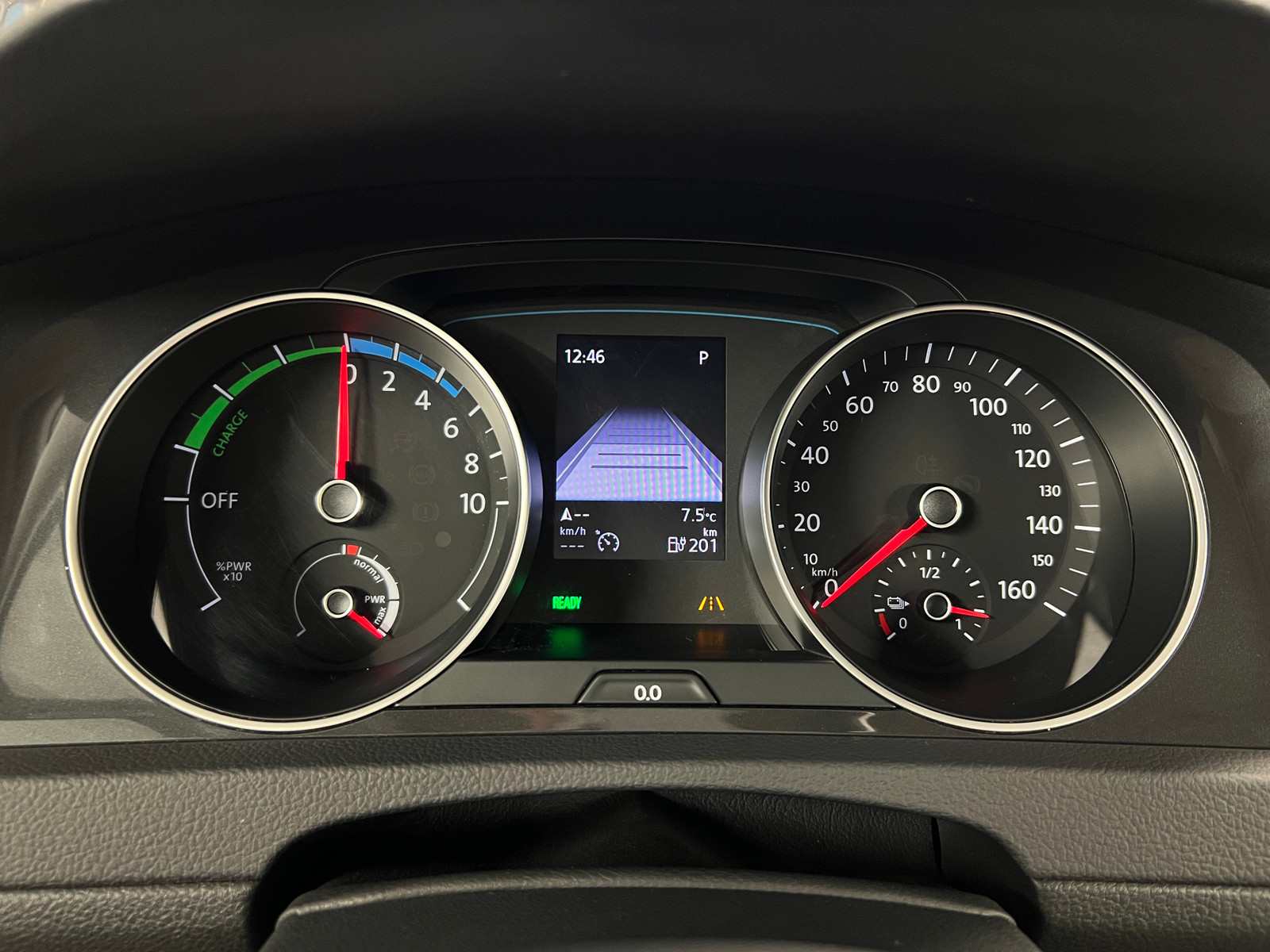 Volkswagen Golf   image24