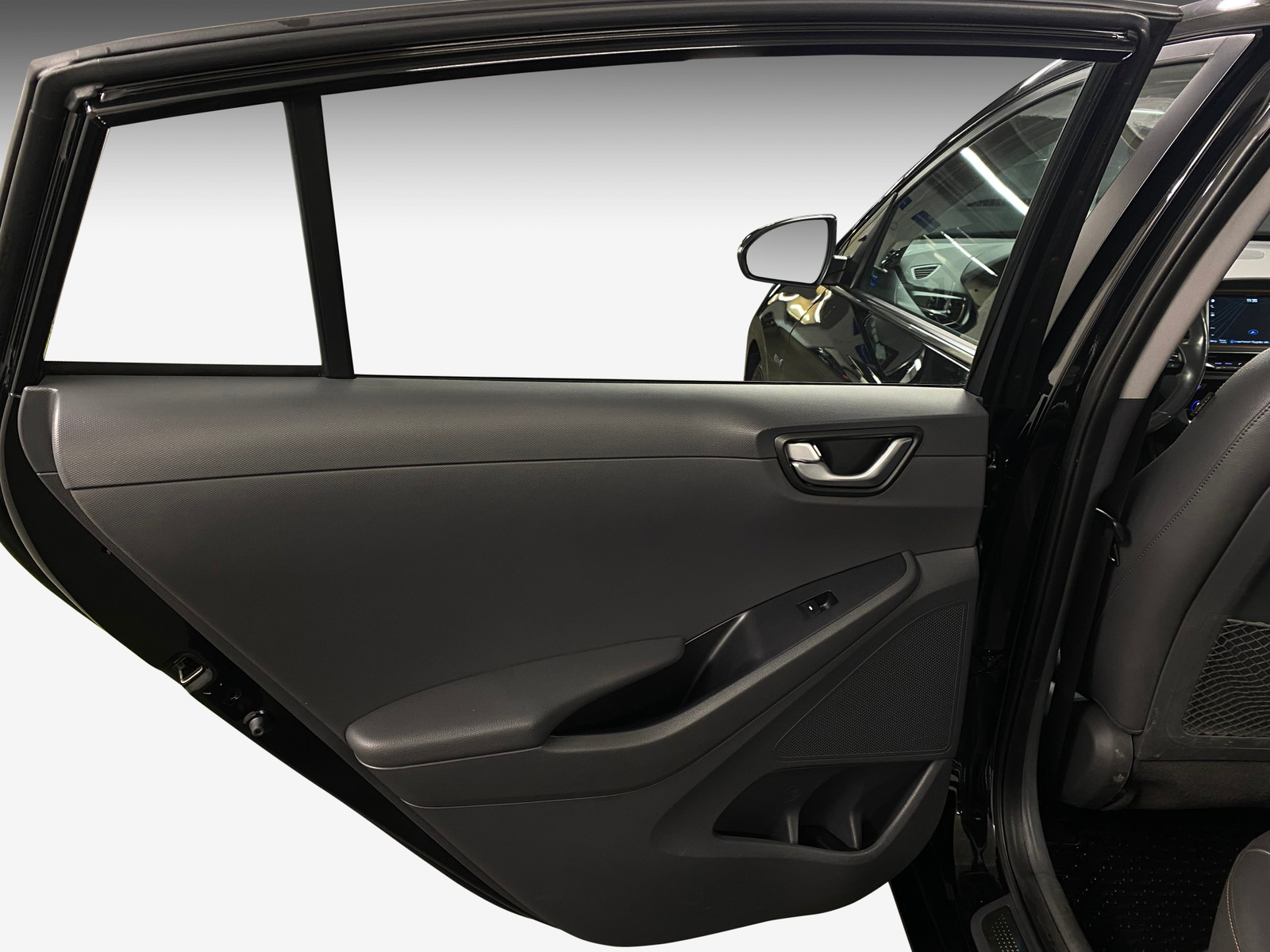 Hyundai IONIQ   image24