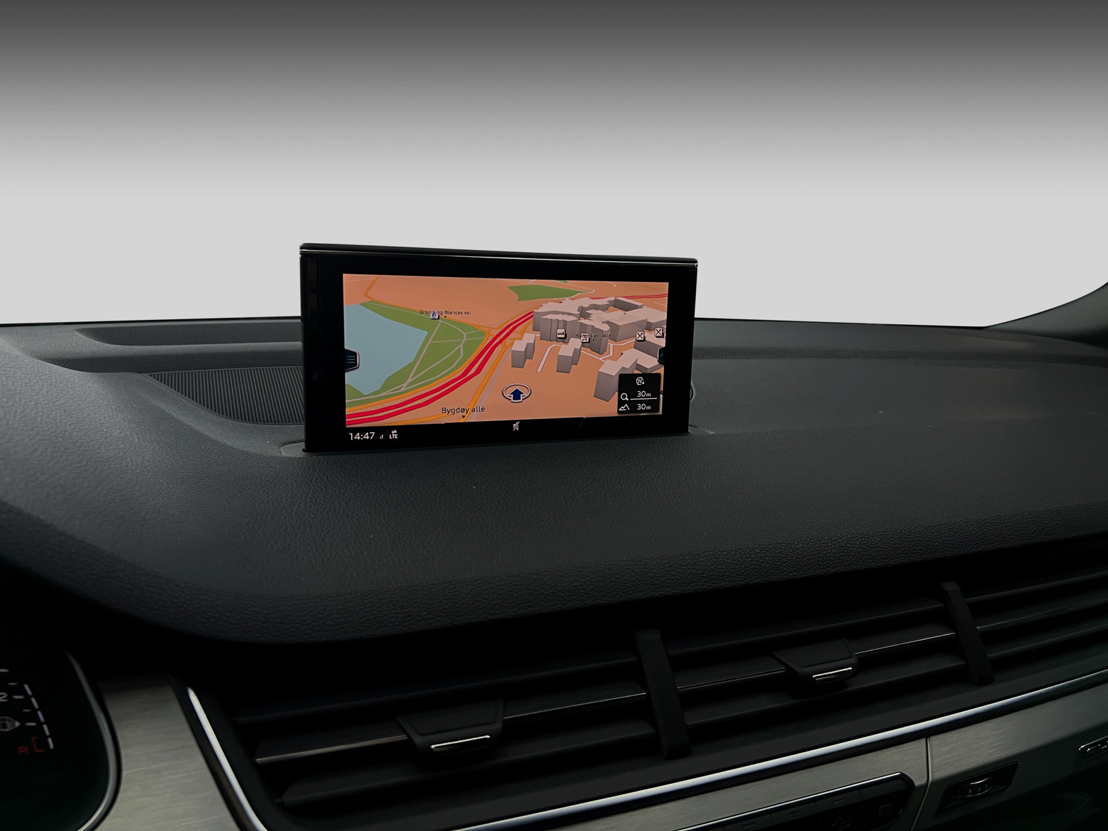 AUDI Q7 E TRON S-Line   image24