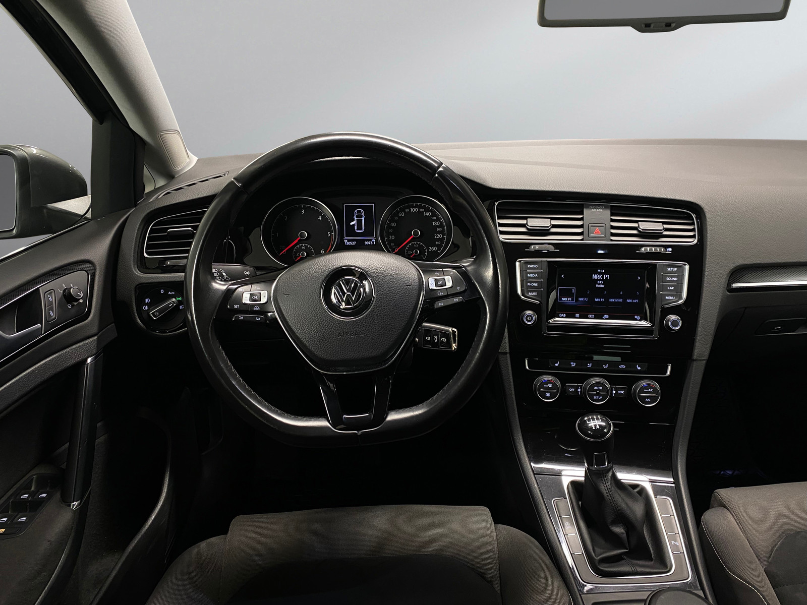Volkswagen Golf   image24