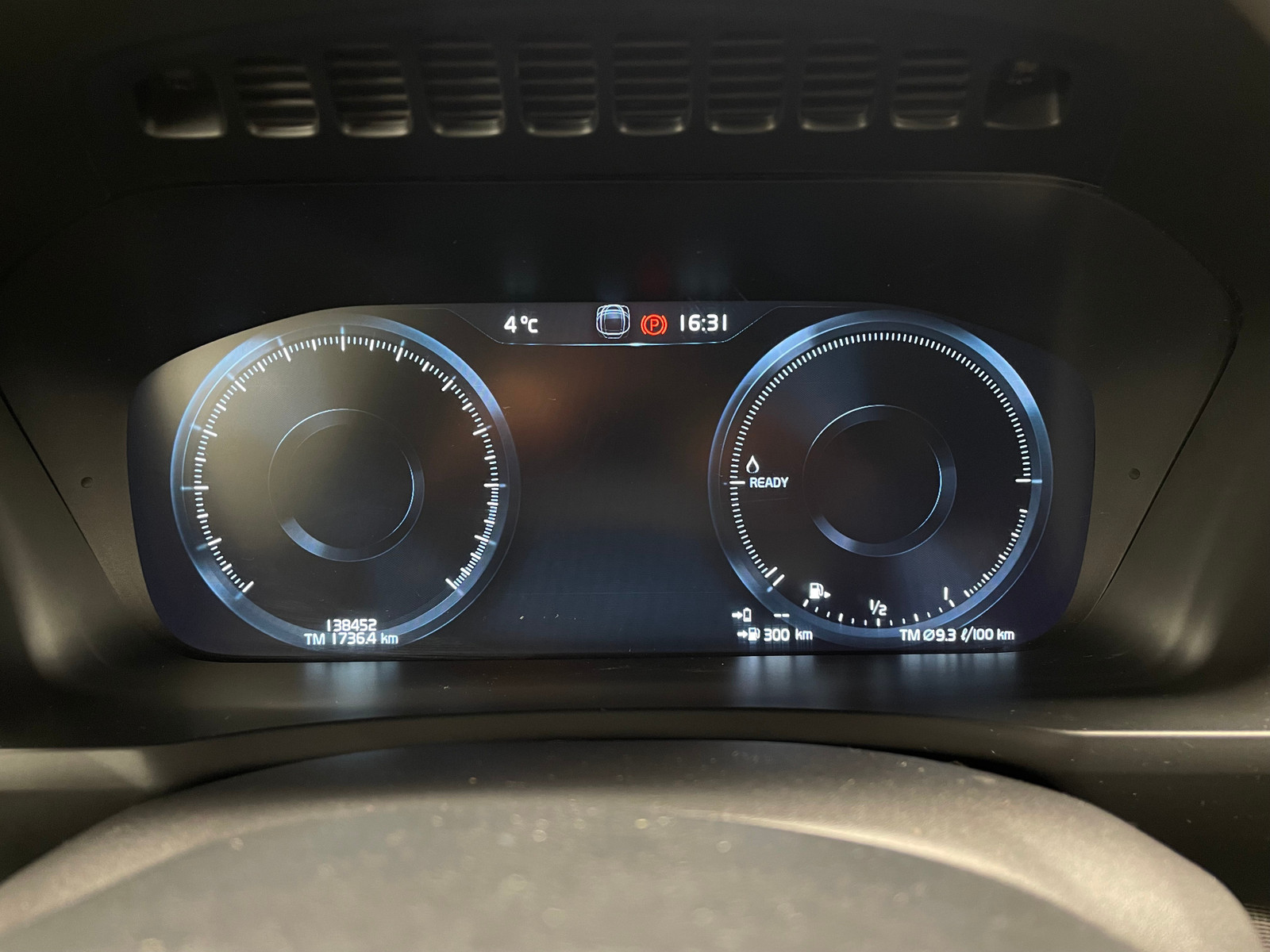 Volvo XC90   image25