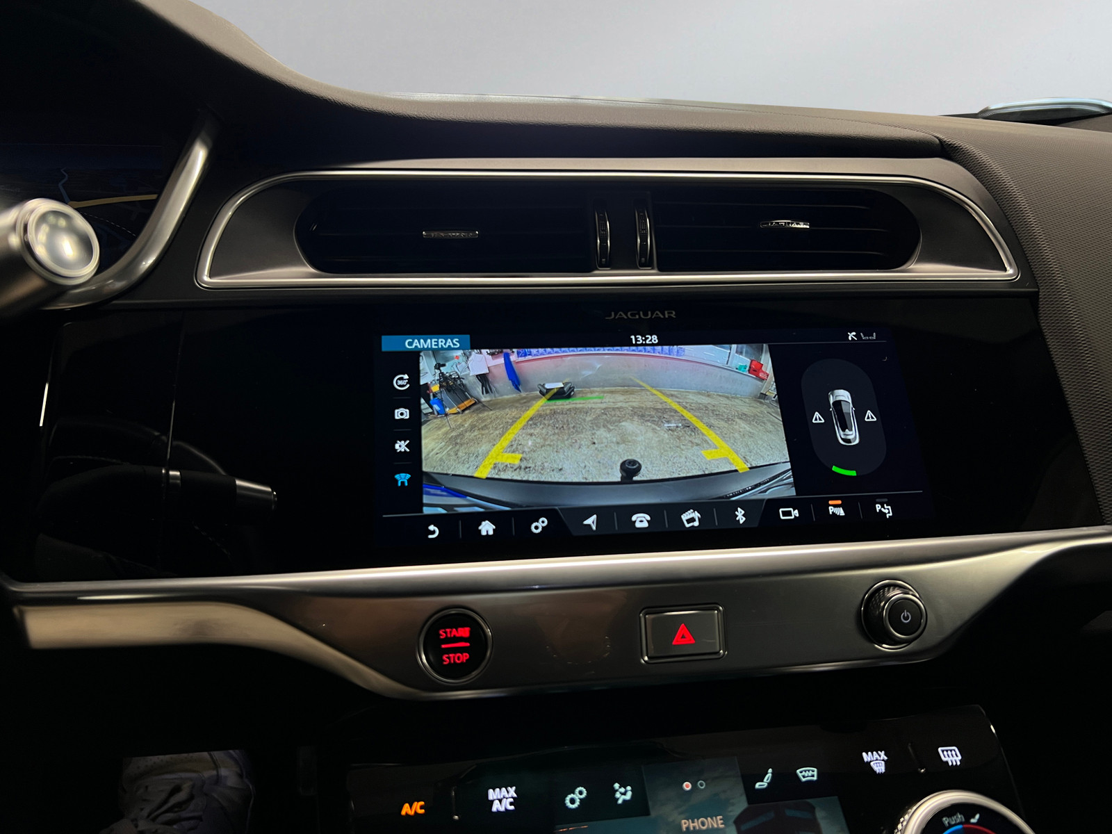 Jaguar I-PACE   image25