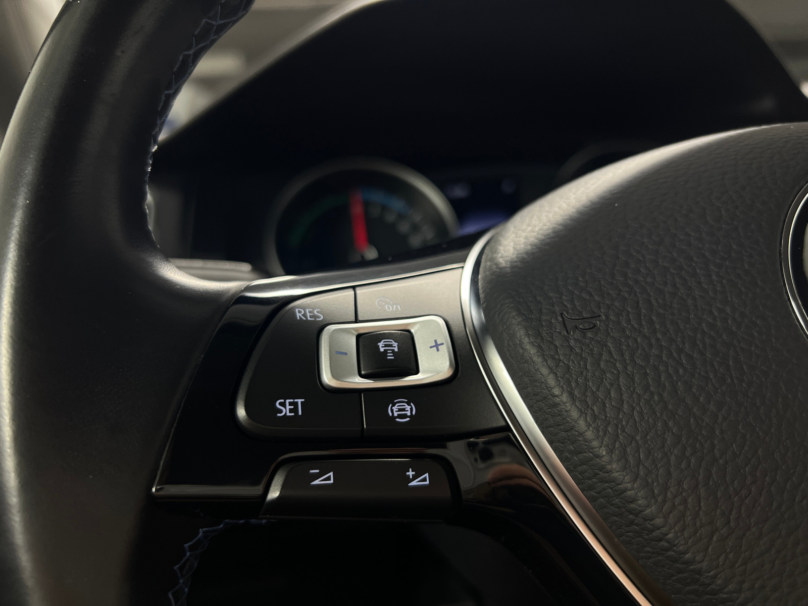 Volkswagen Golf   image25