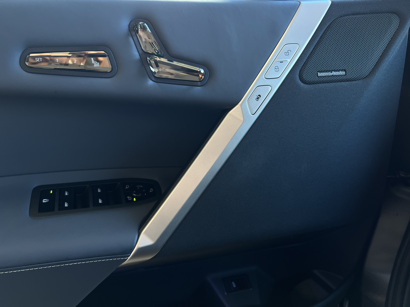 BMW iX xDrive 50   image25
