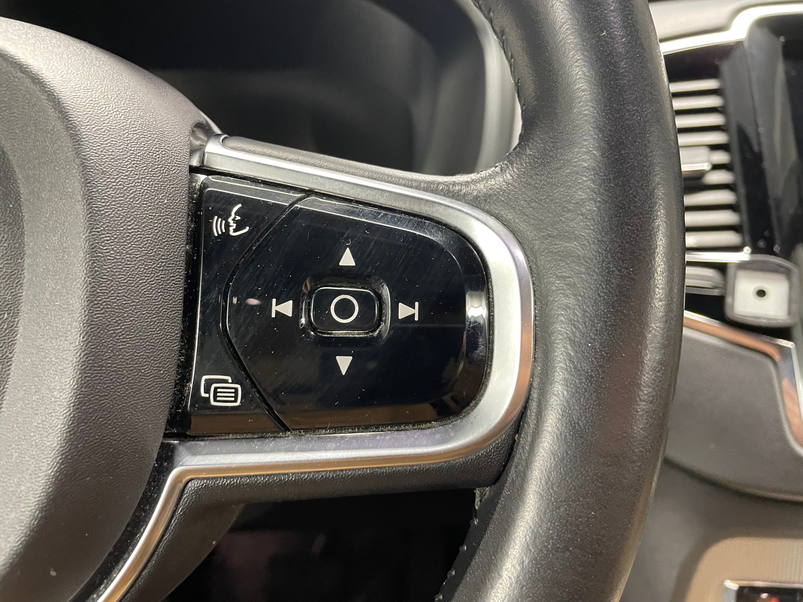 Volvo XC90   image26