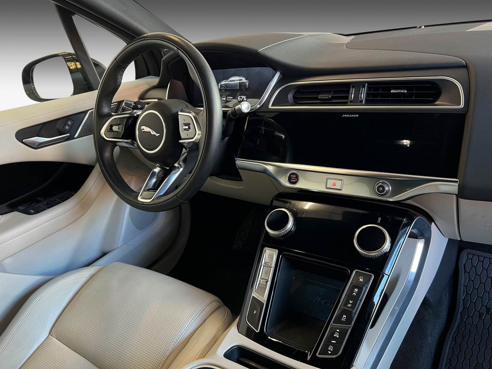 Jaguar I-PACE   image26