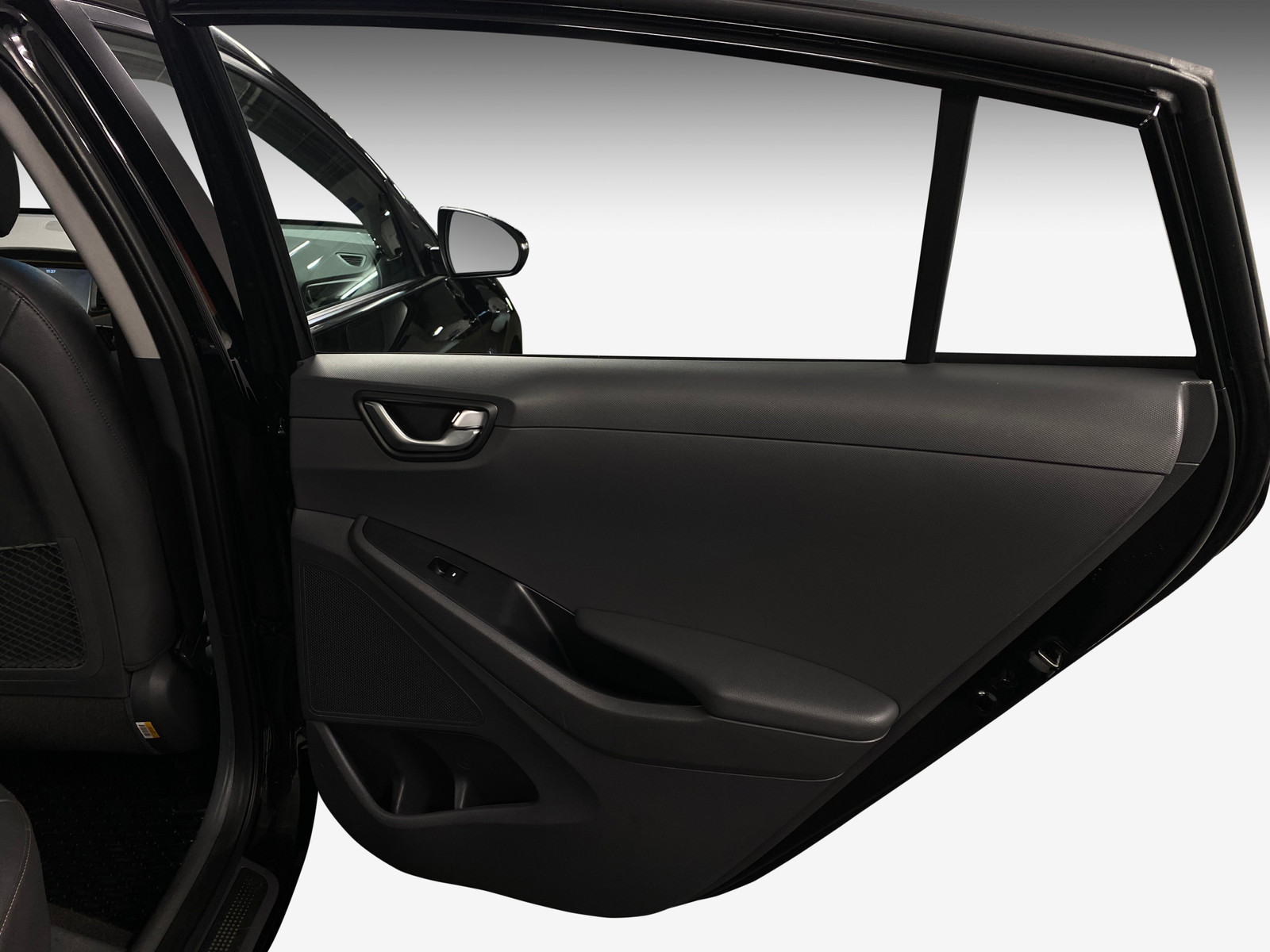 Hyundai IONIQ   image26