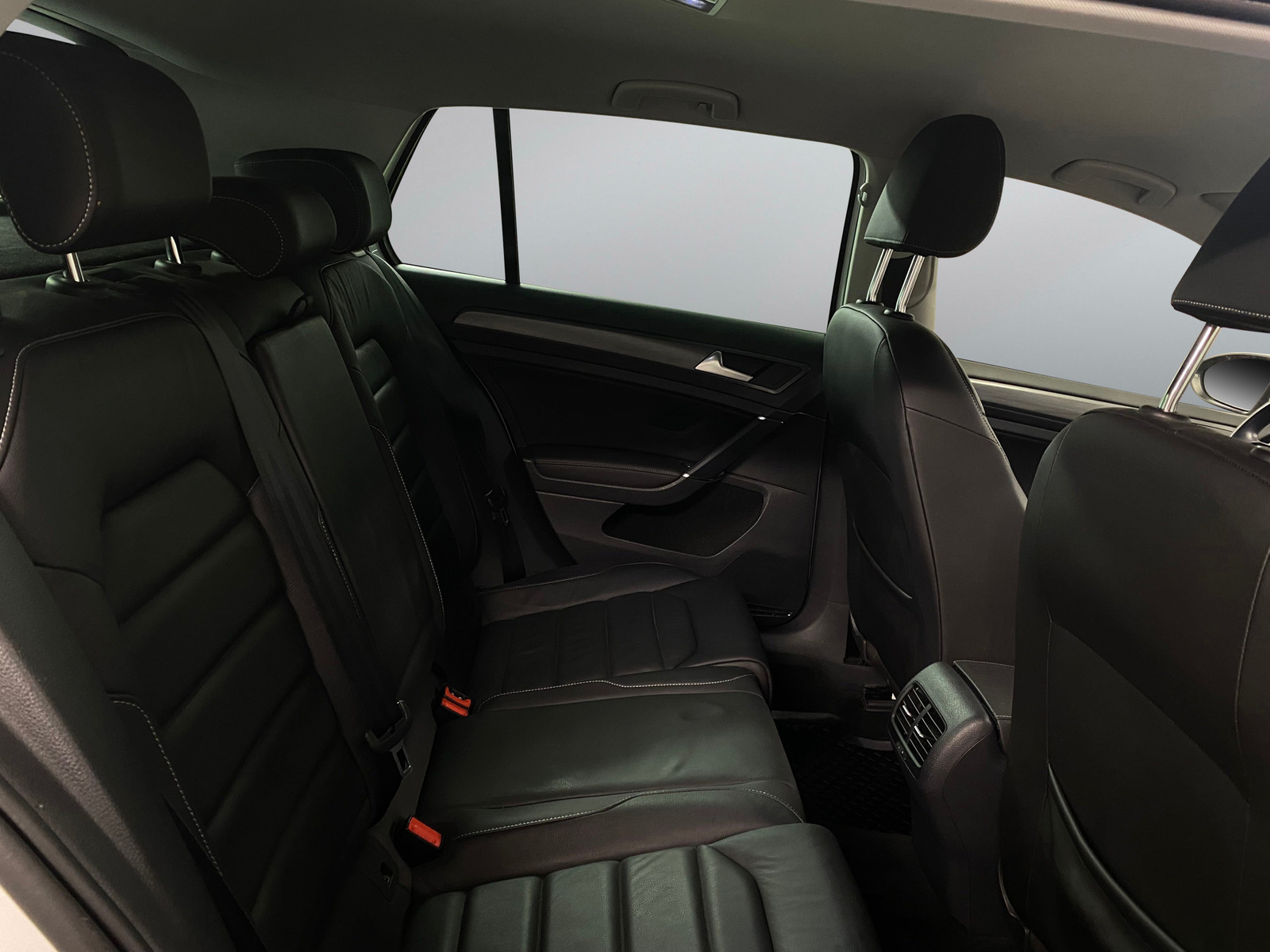 Volkswagen Golf   image26