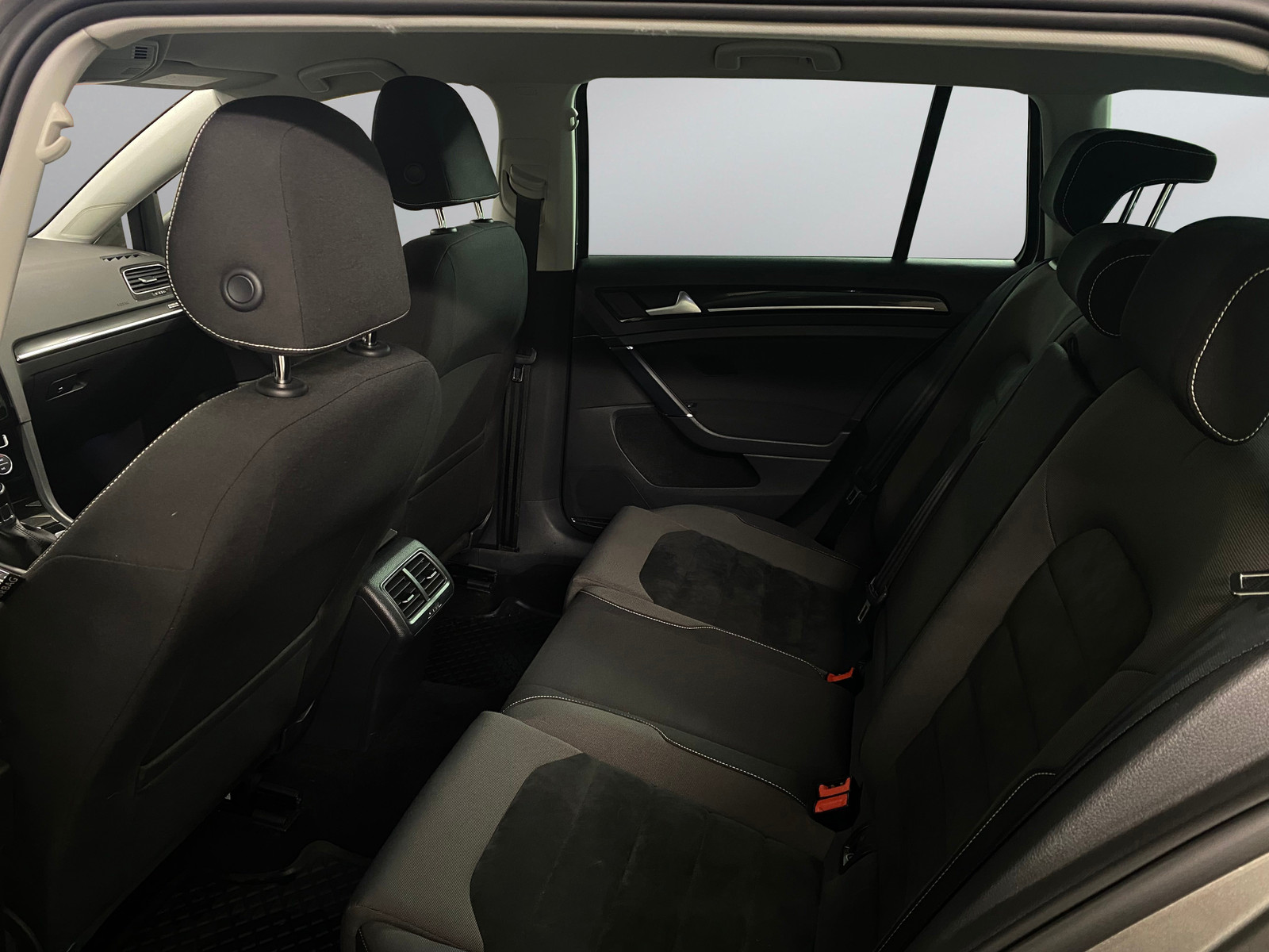 Volkswagen Golf   image26