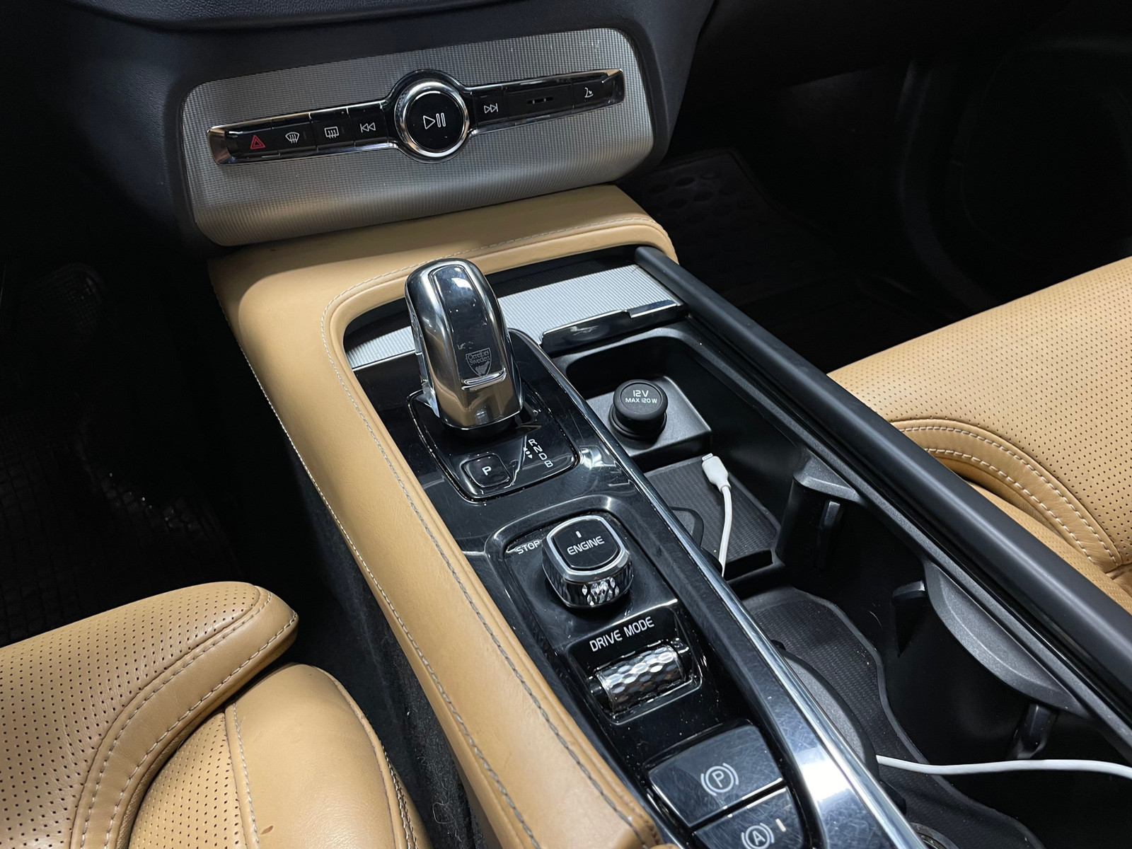 Volvo XC90   image27