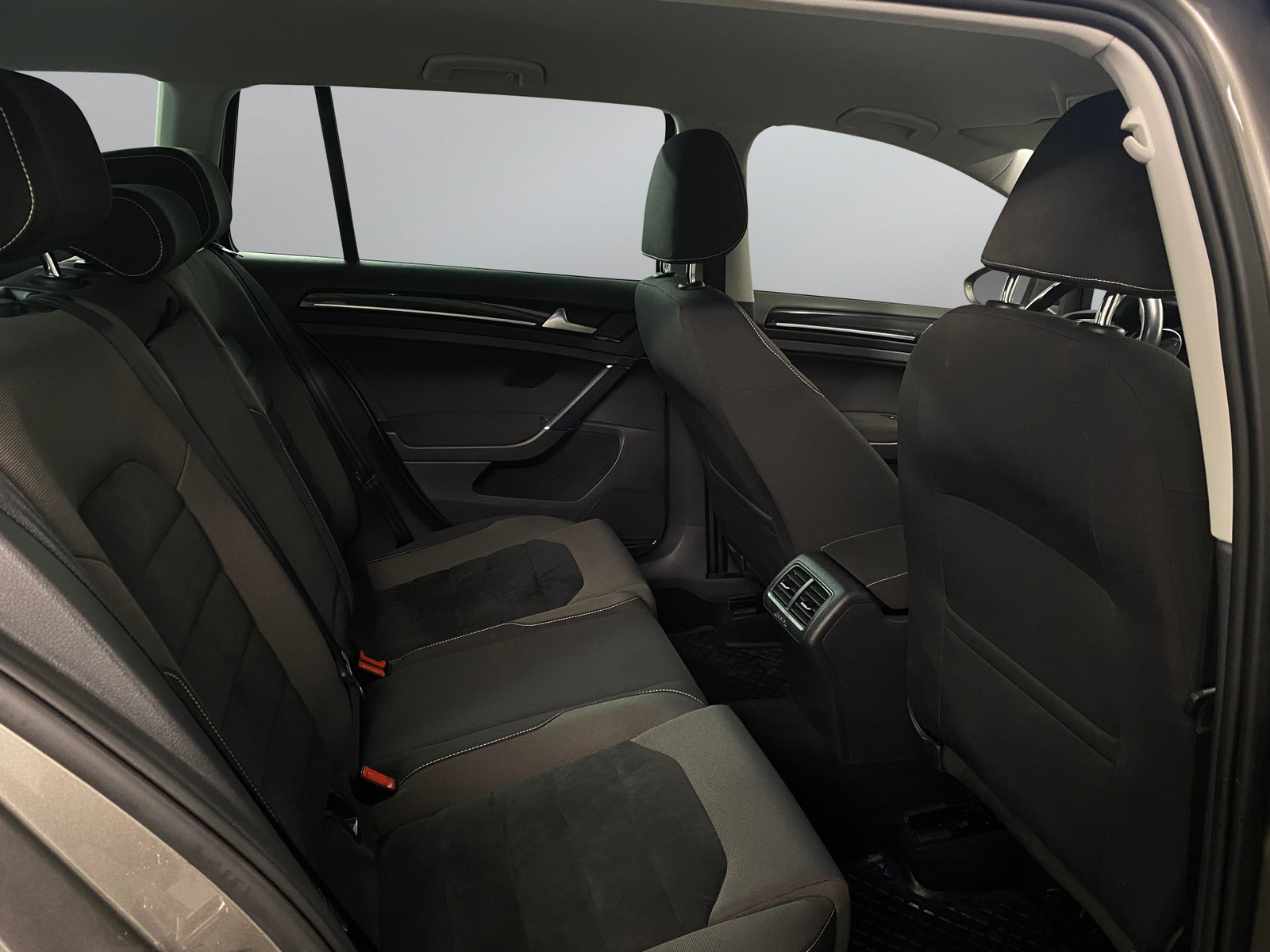 Volkswagen Golf   image28