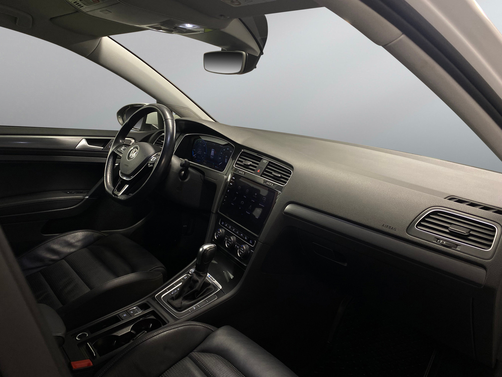 Volkswagen Golf   image28