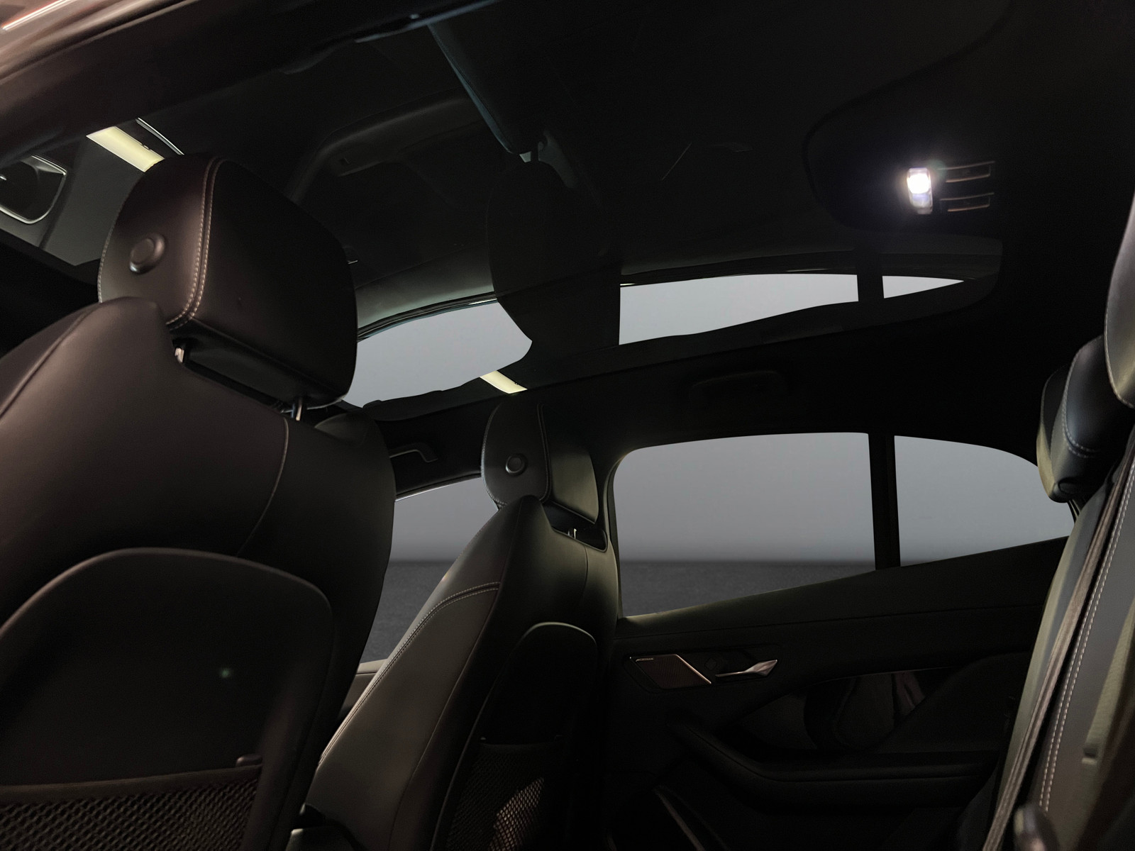 Jaguar I-PACE   image30